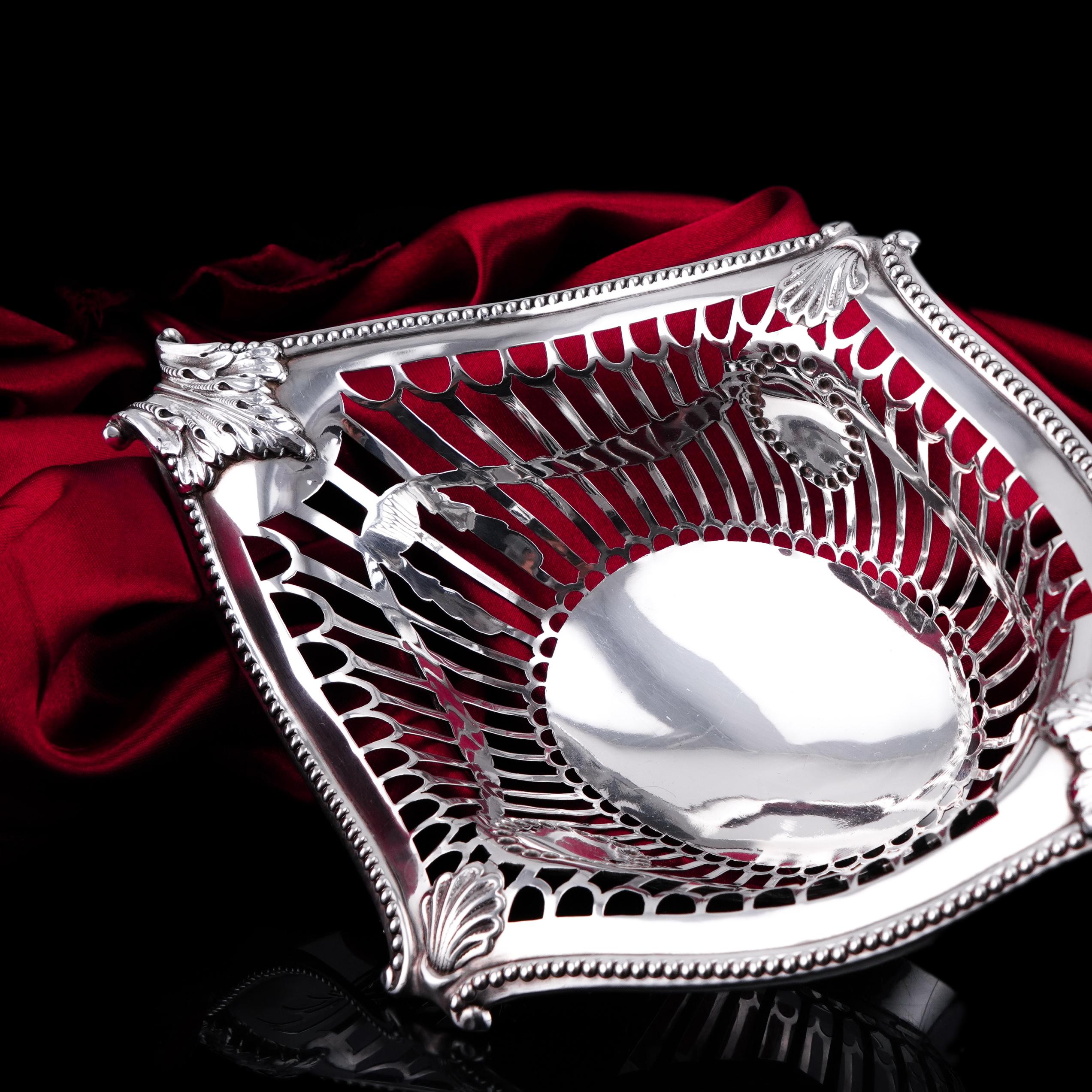 Antica ciotola/cestino vittoriano in argento massiccio in stile neoclassico - 1899 in vendita 5