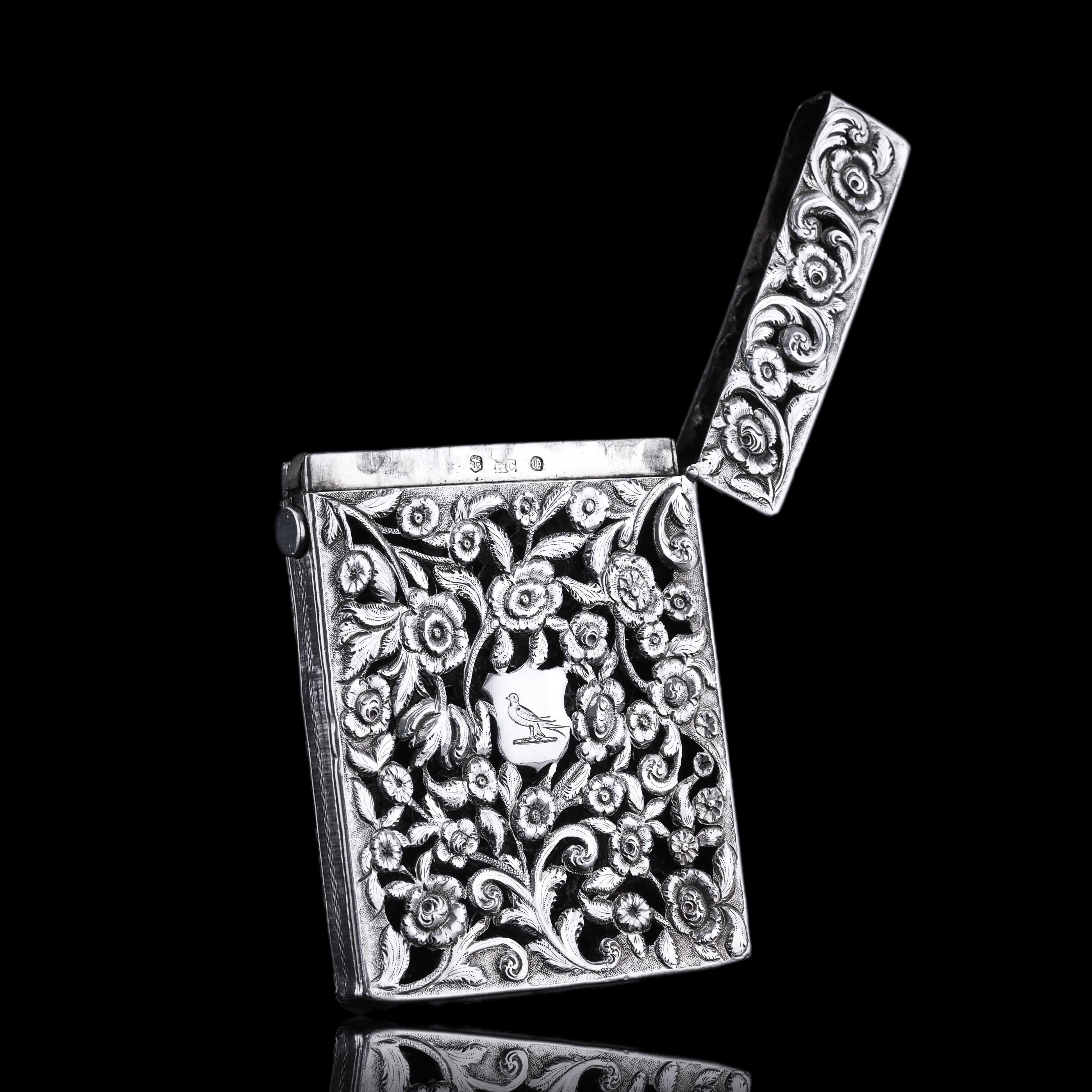 Antikes viktorianisches Kartenetui aus massivem Silber mit floralem, ziseliertem Motiv (Sterlingsilber) im Angebot