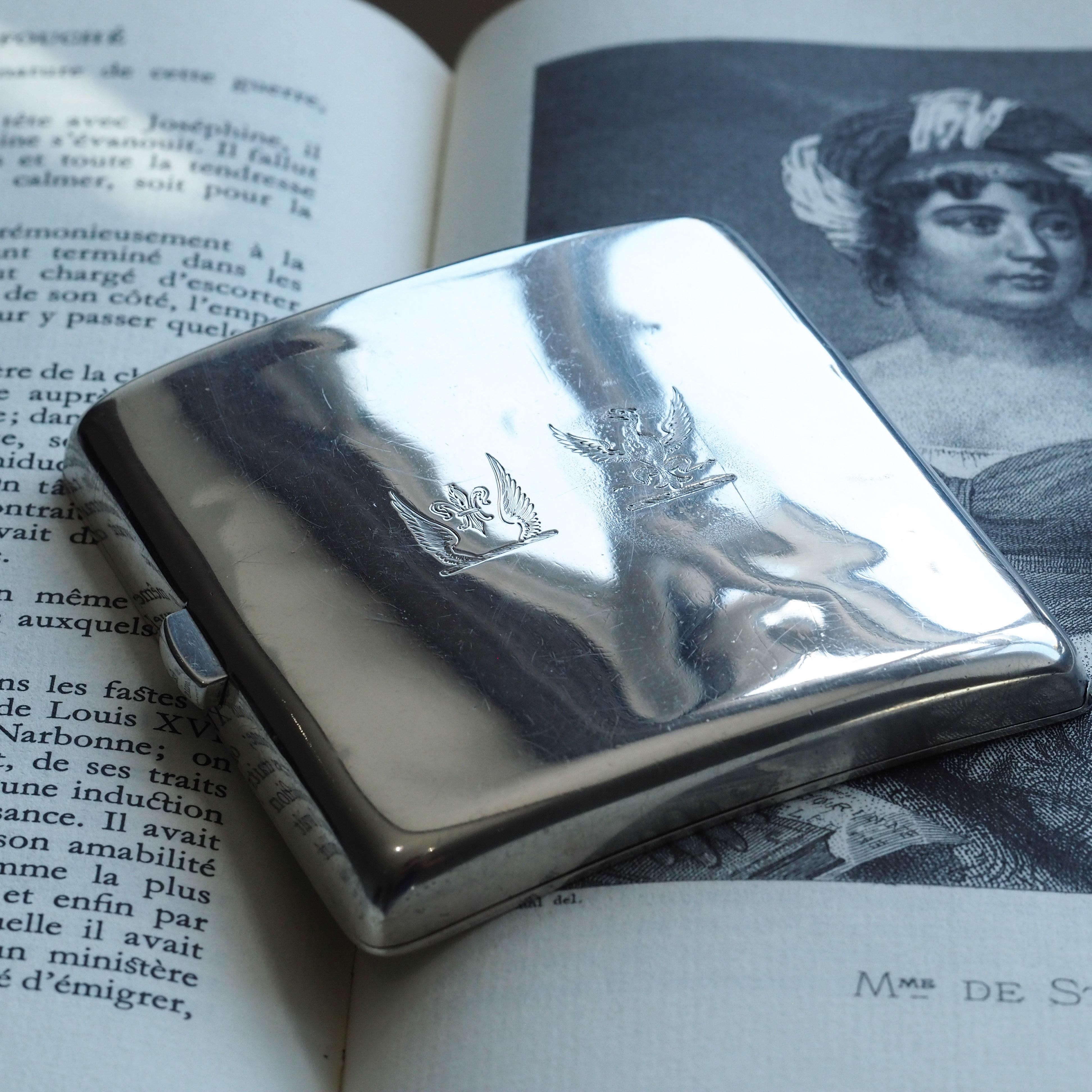 We are delighted to offer this fine Victorian solid silver cigarette case made in London 1894 with marks for Wright & Davies and Peake & Co (likely later retailed). 

Whilst modest and unassuming upon first glance, this cigarette case is a wonderful