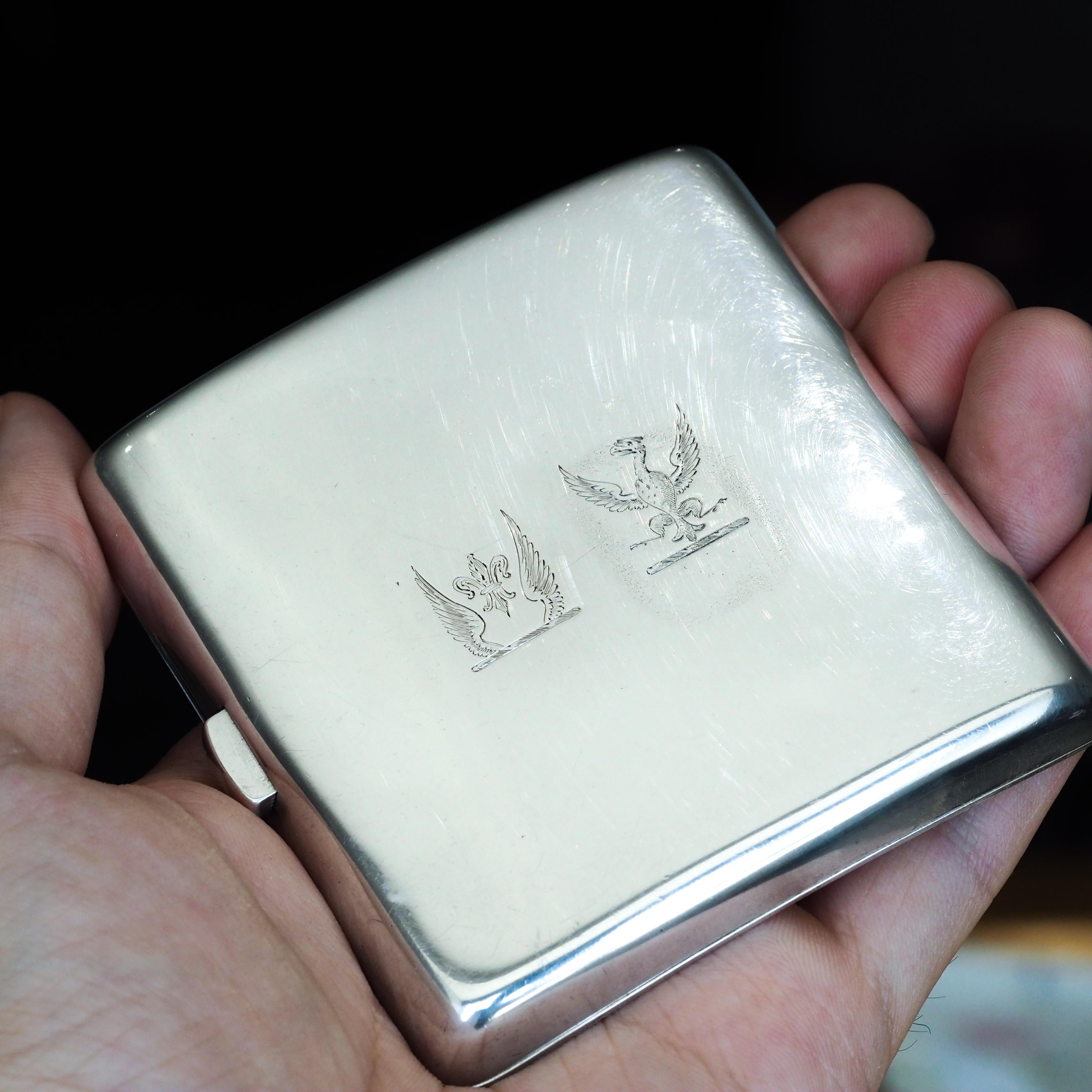 Antique Victorian Solid Silver Cigarette Case Curved & Crested - London 1894 For Sale 1