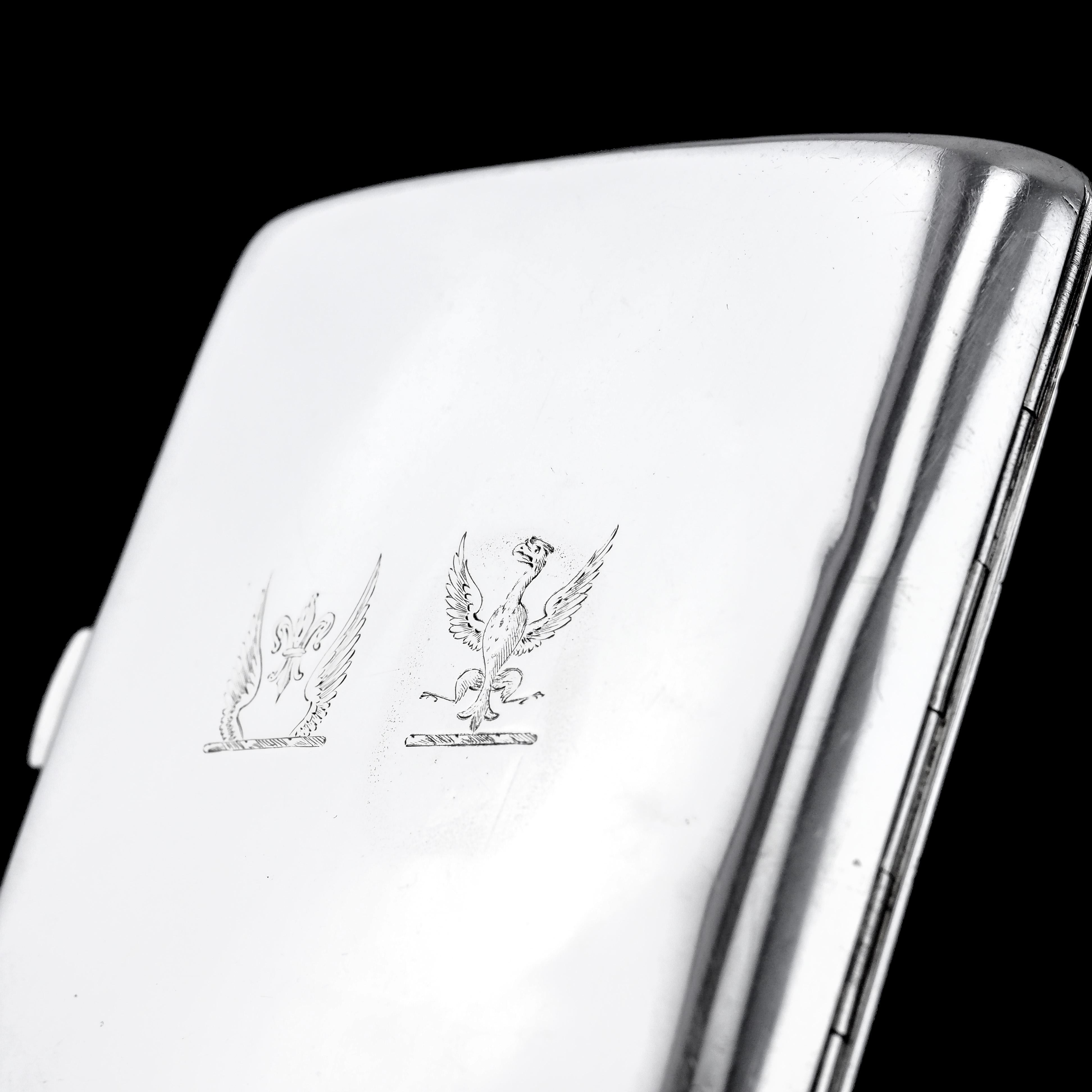 Antique Victorian Solid Silver Cigarette Case Curved & Crested - London 1894 For Sale 5