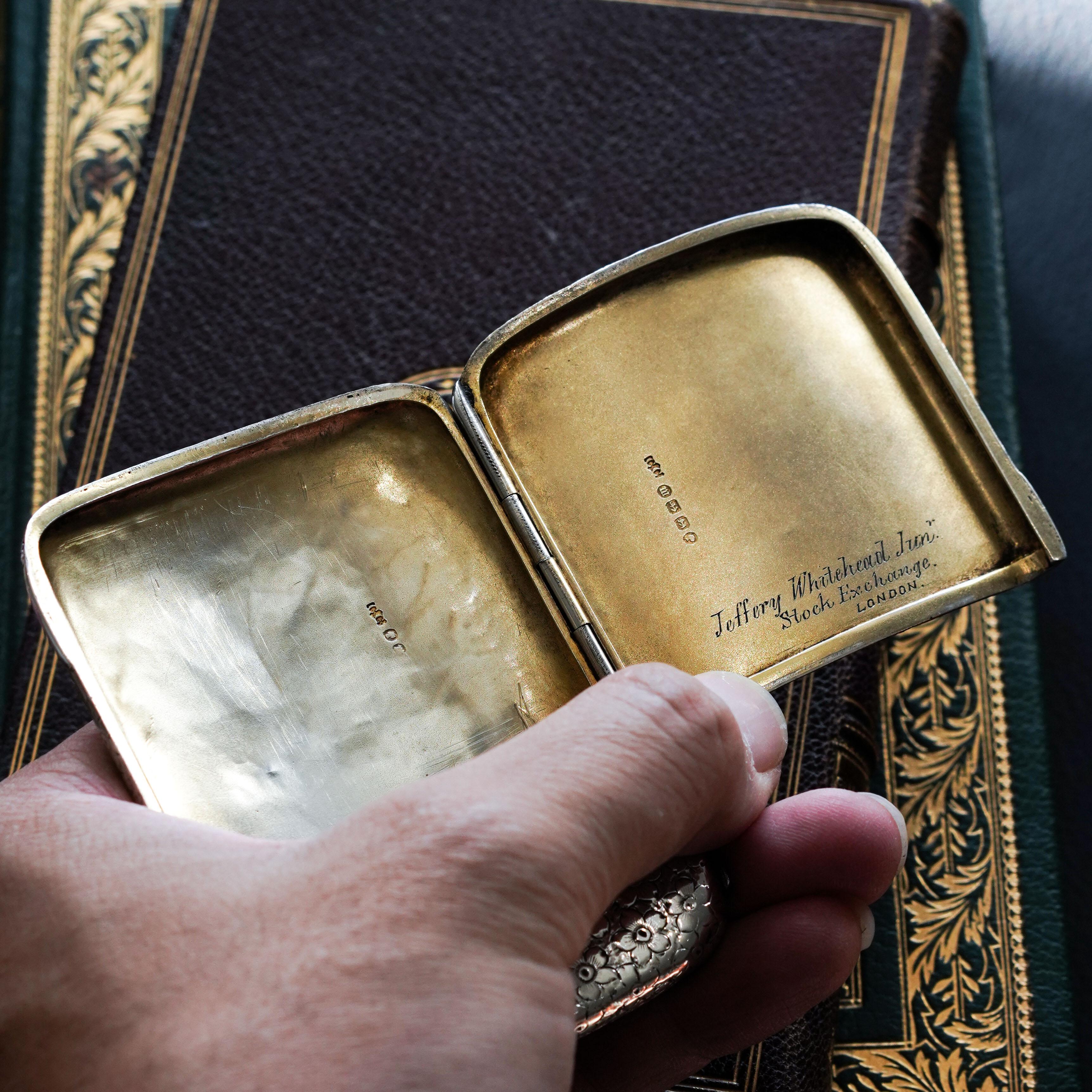 Antique Victorian Solid Silver Cigarette Case with Unusual Opening - 1886 (Sterlingsilber) im Angebot