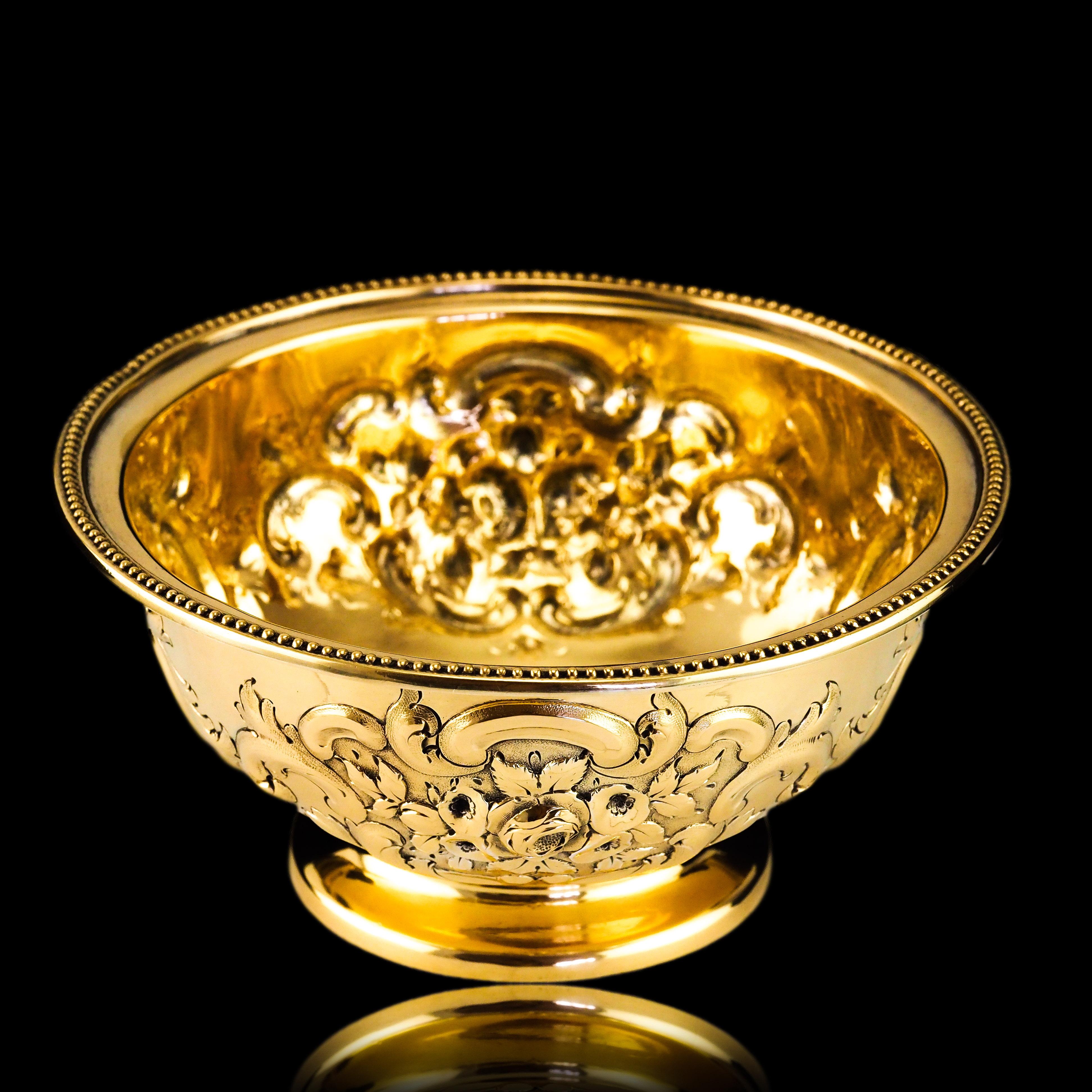 Antike viktorianische Schale aus massivem Silber, vergoldet, mit floralen Verzierungen - 1860 im Angebot 15