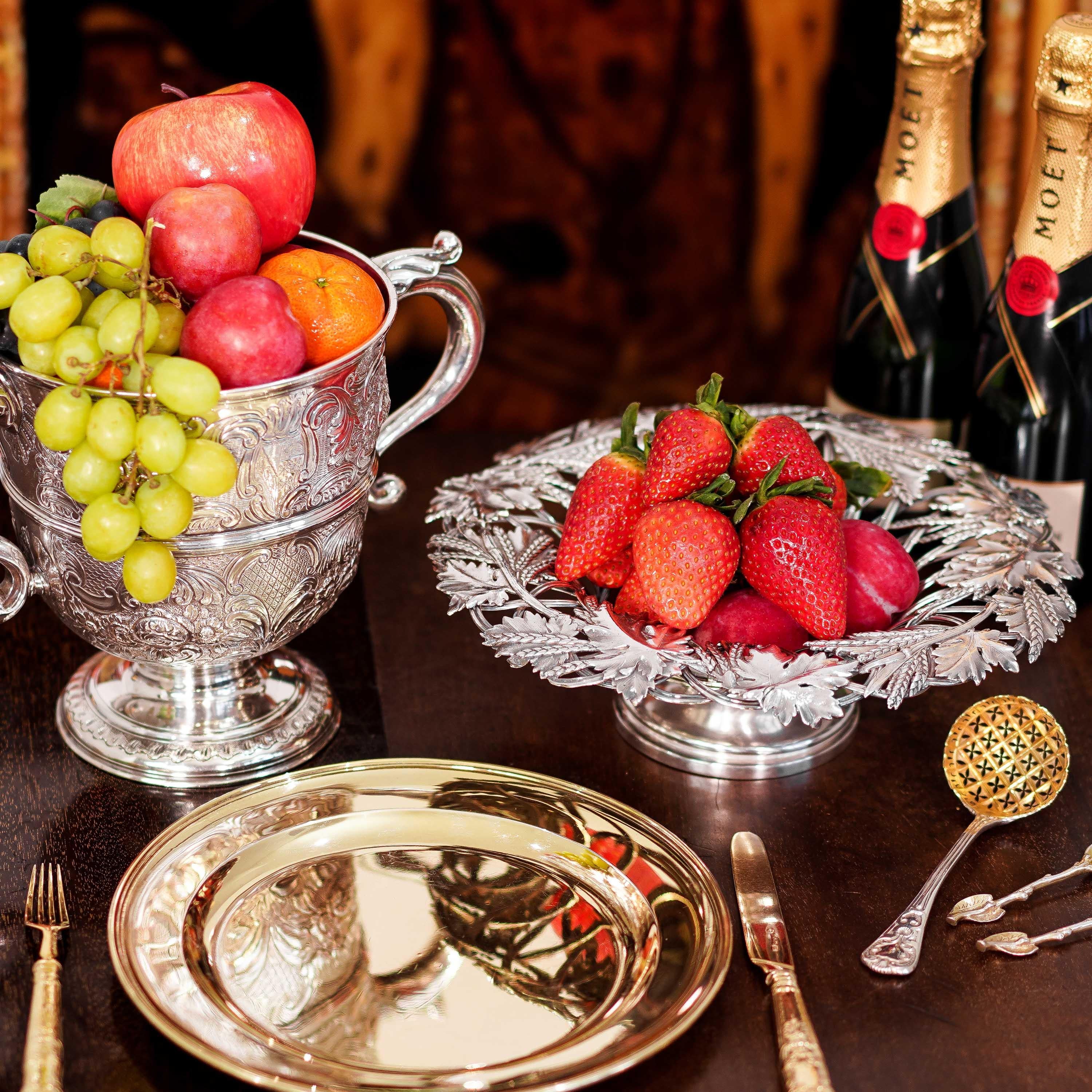 We are delighted to offer this Magnificent solid silver gilt set of six fruit/dessert knives and forks. The set was made by silversmith Aaron Hadfield of Sheffield in 1839.
 
All the cutlery is meticulously crafted and decorated with a 'Queens