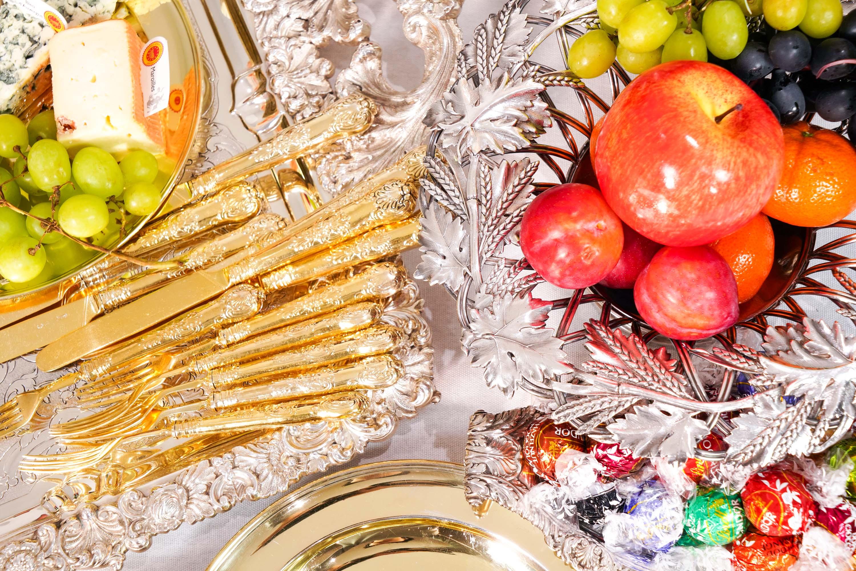 Antique Victorian Solid Silver Gilt Fruit/Dessert Knives & Forks Set of 6, 1839 In Good Condition For Sale In London, GB