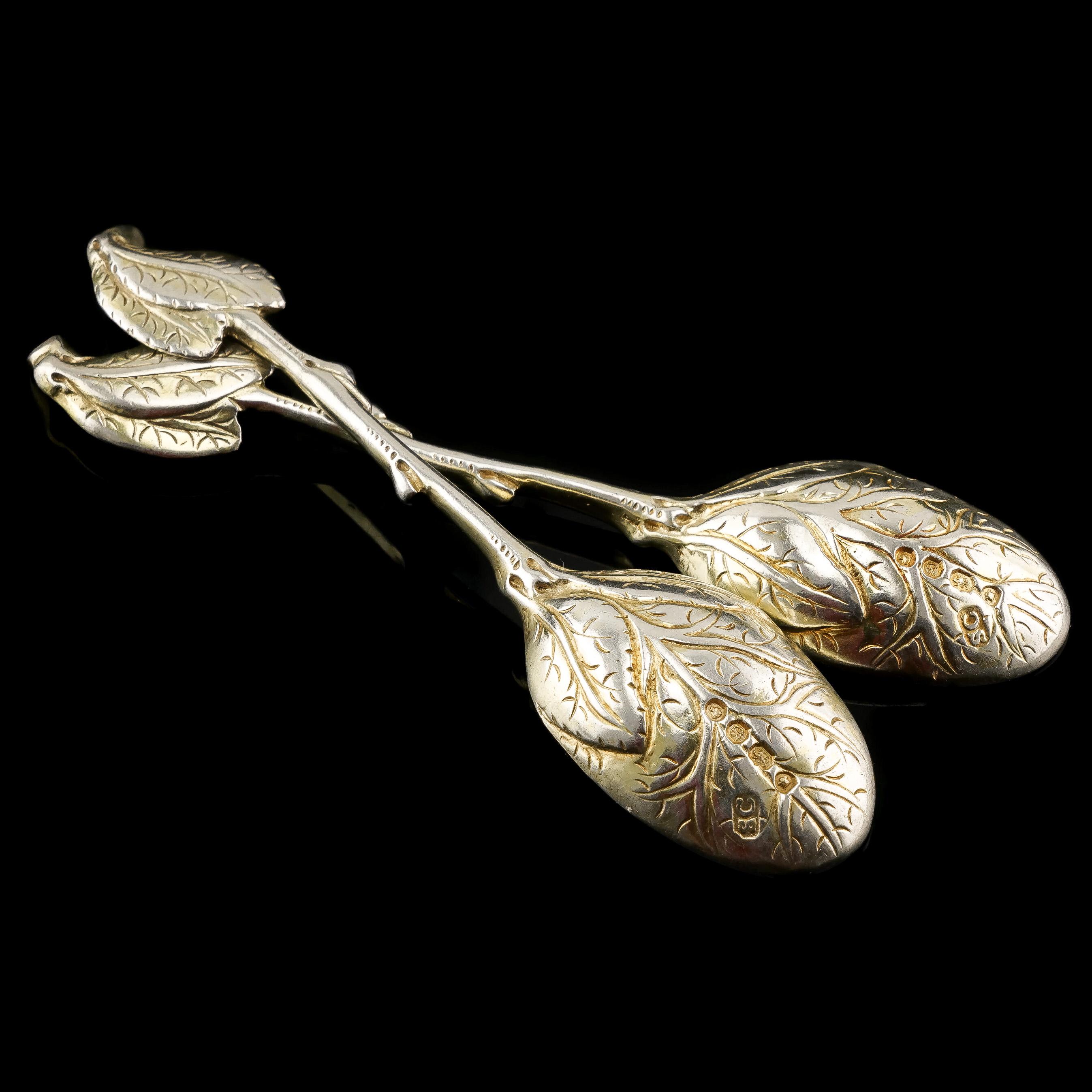 Ancienne paire de cuillères victoriennes en argent massif doré à feuilles naturalistes, 1842 en vente 4