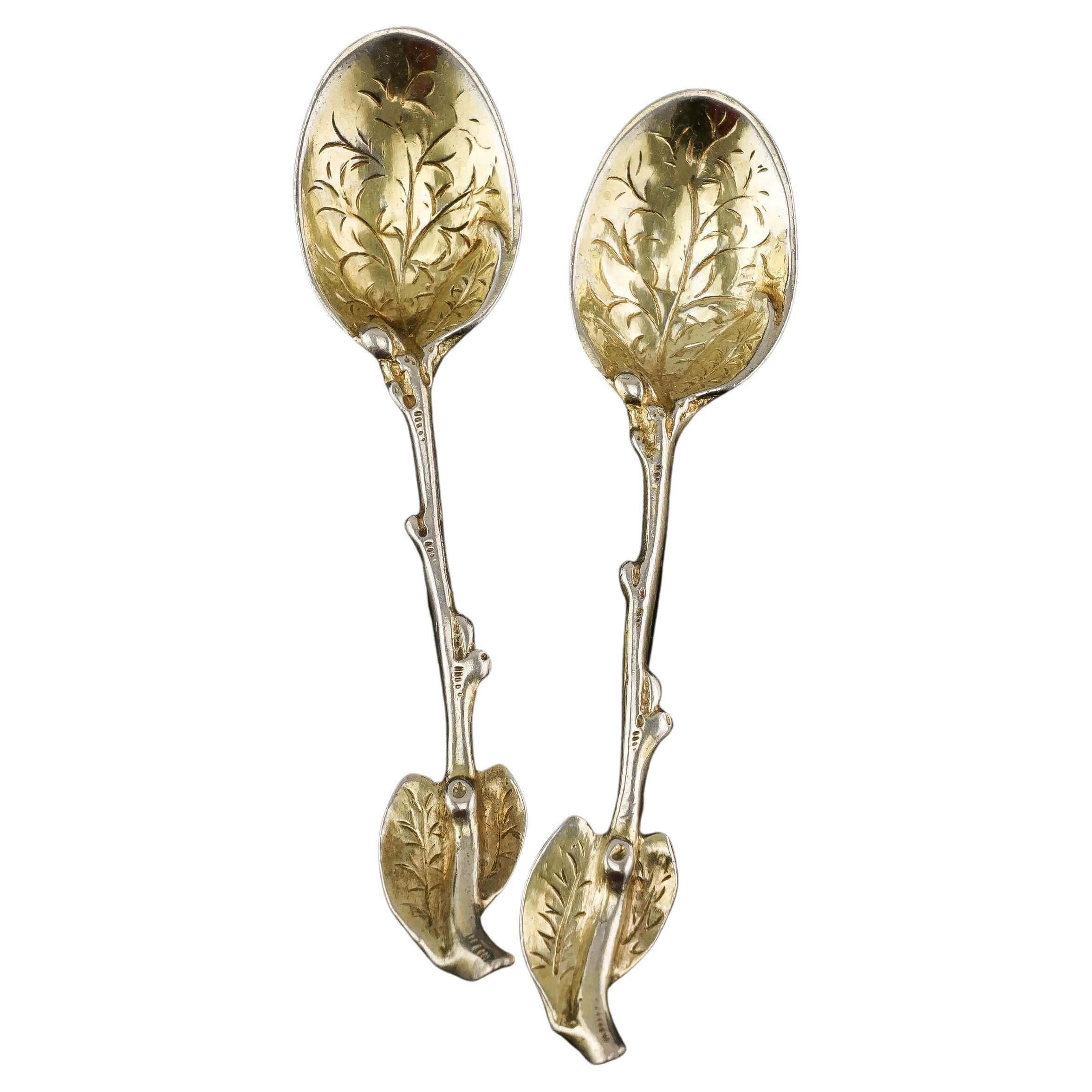 Ancienne paire de cuillères victoriennes en argent massif doré à feuilles naturalistes, 1842