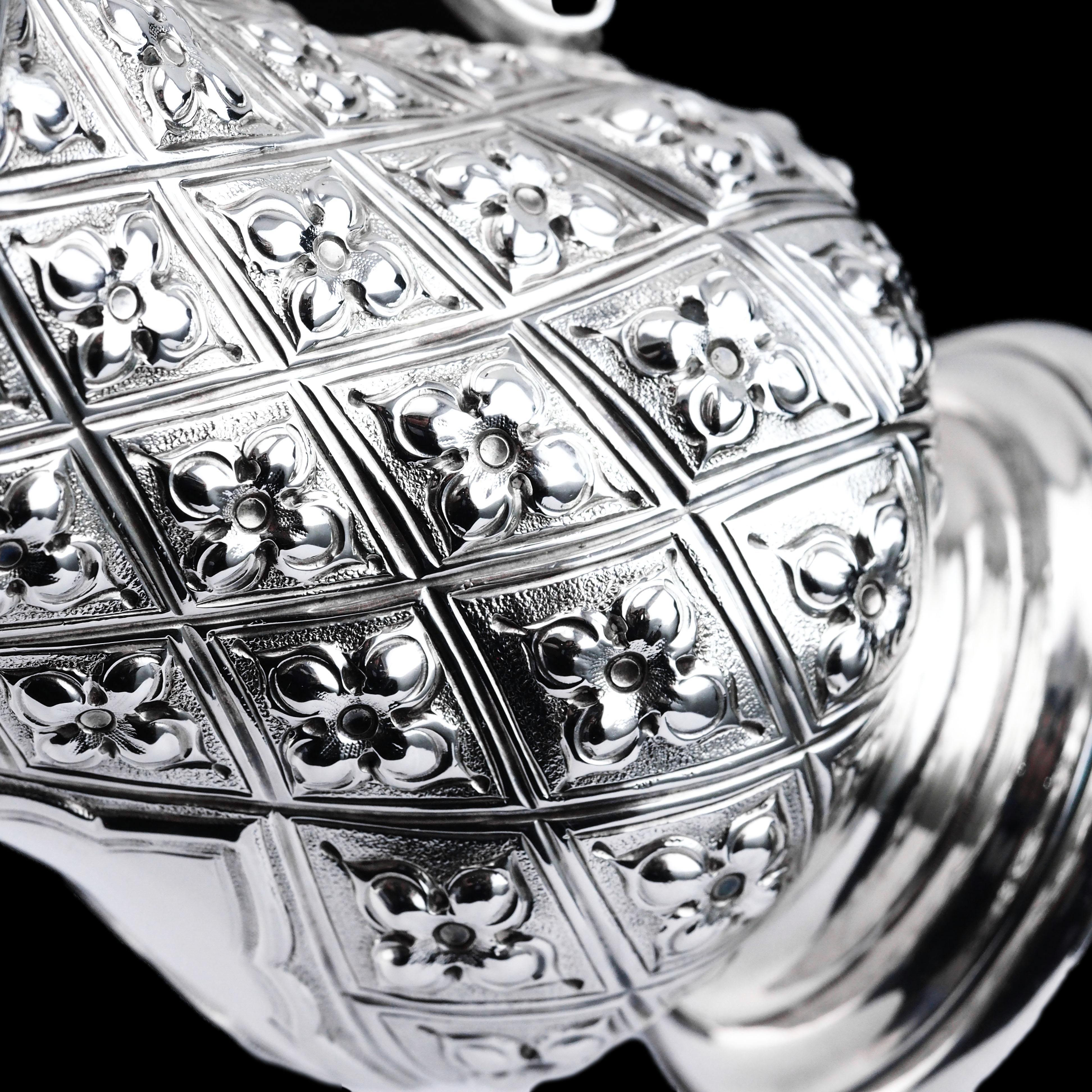 Antique Victorian Solid Silver Mug Abercorn/Pineapple Design - 1868 In Good Condition In London, GB