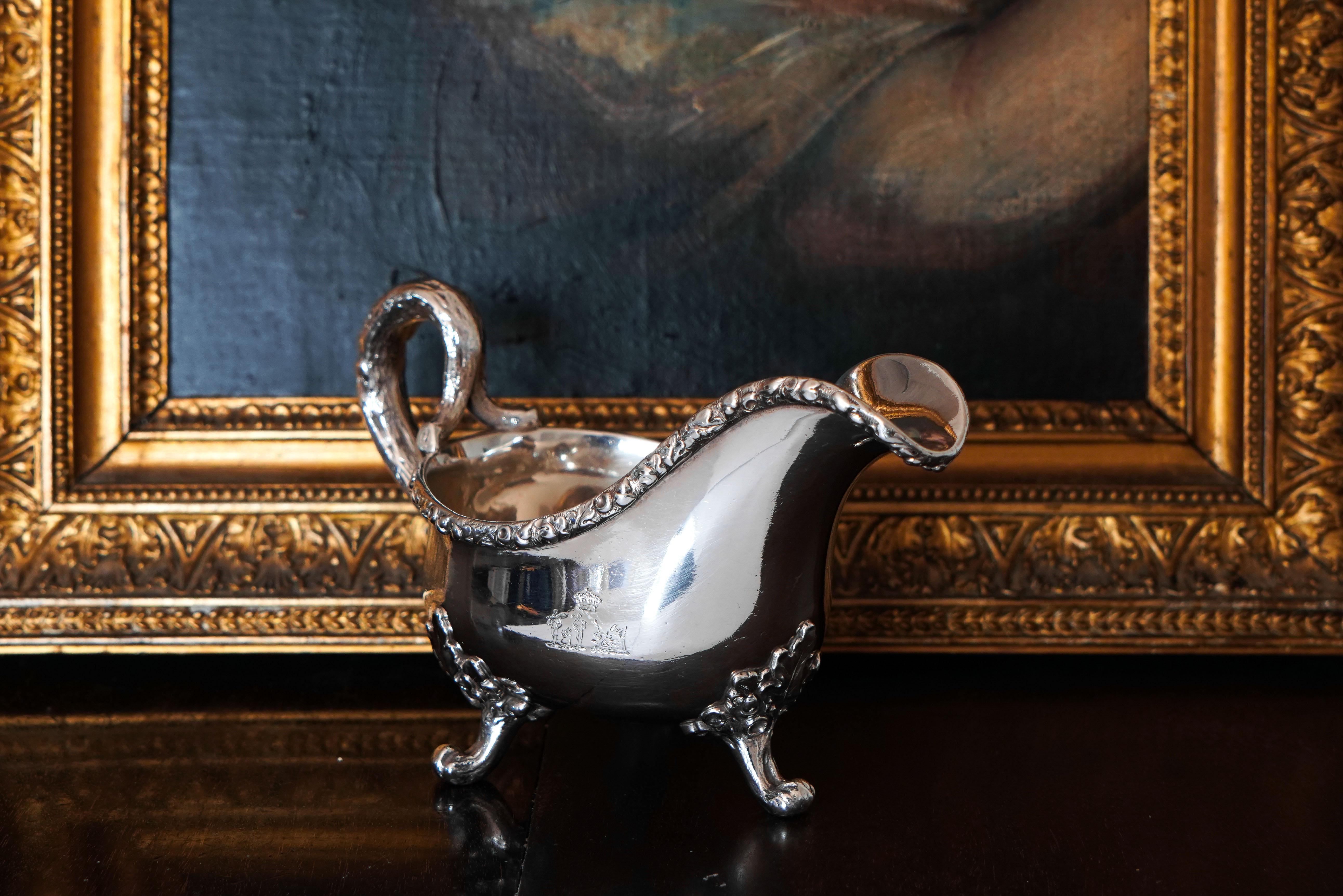 XIX secolo Antico Vittoriano in argento massiccio Naturalistico Sauce Boat Border Ghiandaia Londra 1881 in vendita