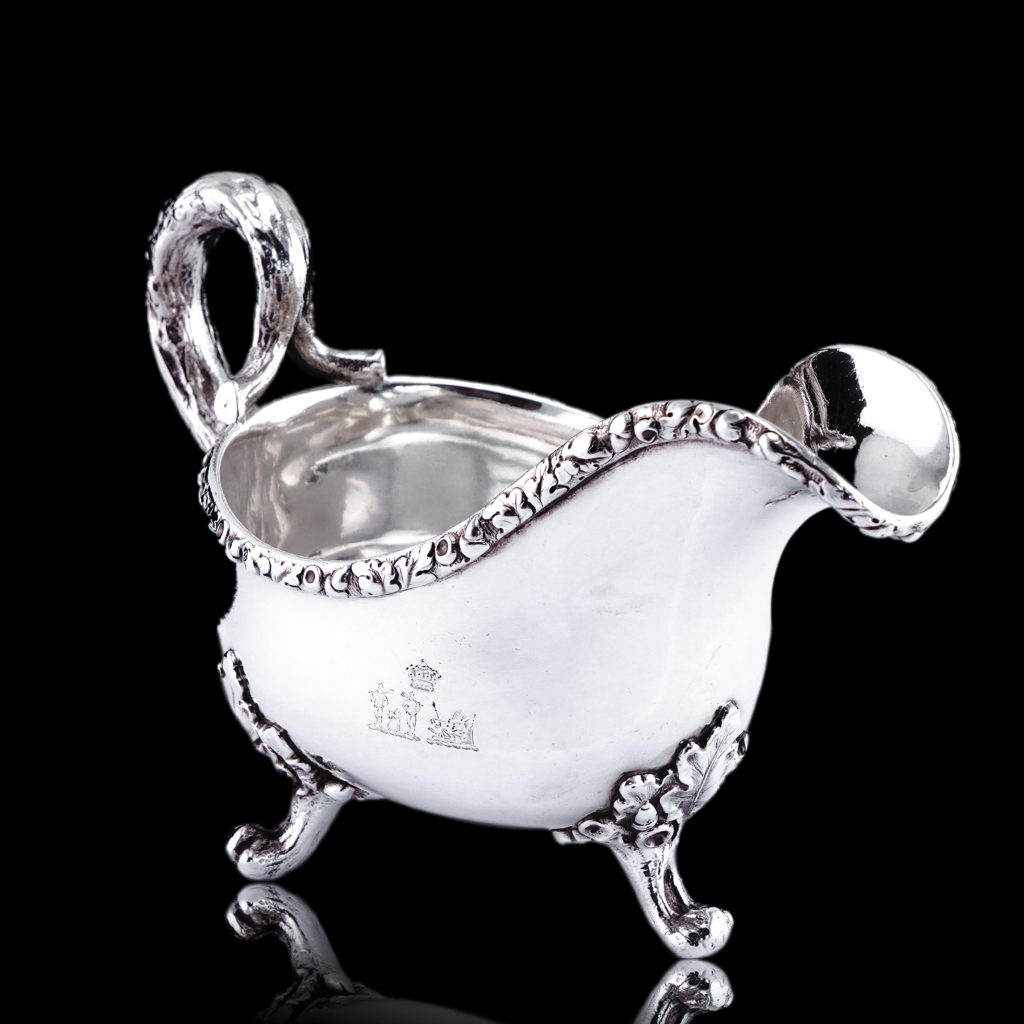 Argento 925 Antico Vittoriano in argento massiccio Naturalistico Sauce Boat Border Ghiandaia Londra 1881 in vendita