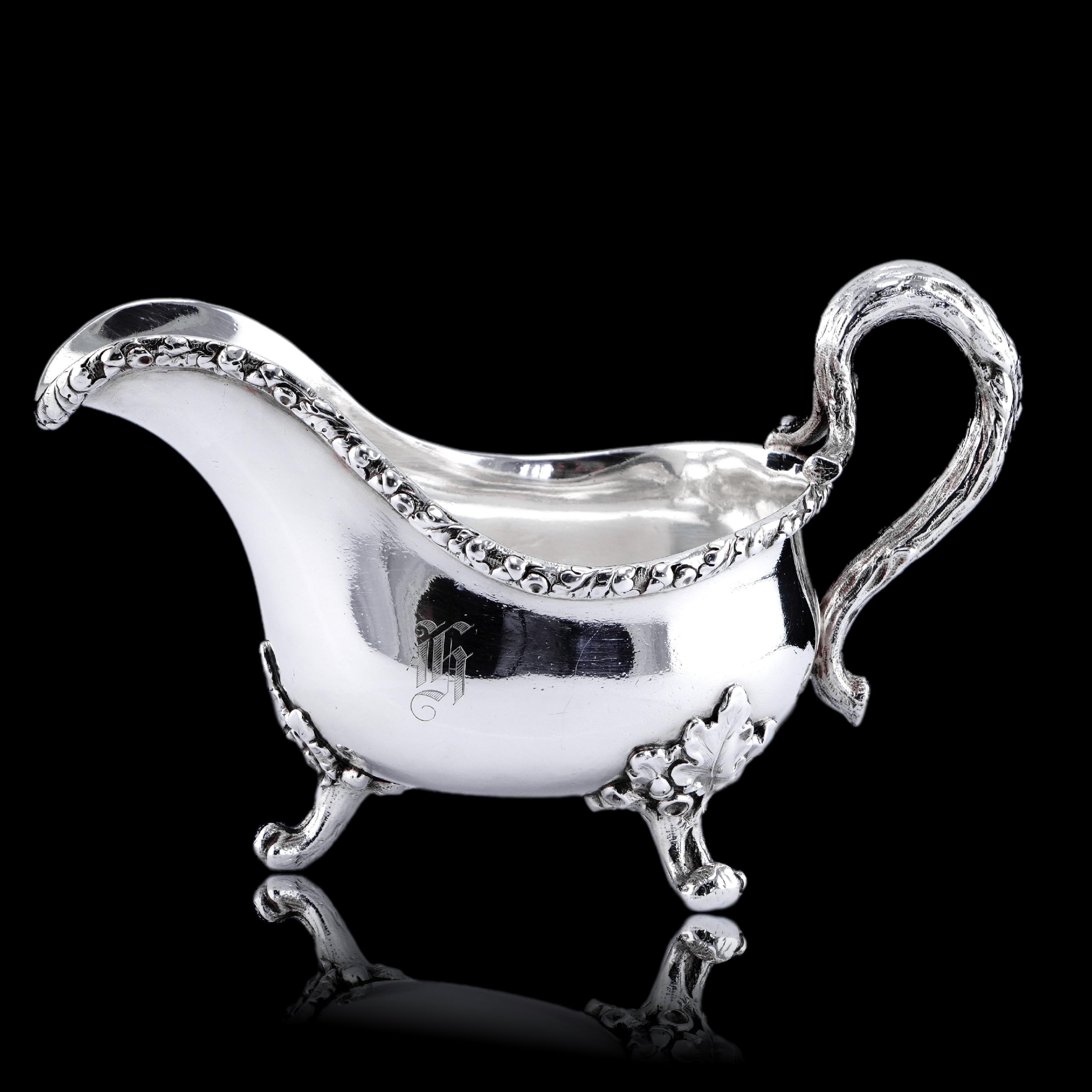 Antico Vittoriano in argento massiccio Naturalistico Sauce Boat Border Ghiandaia Londra 1881 in vendita 1