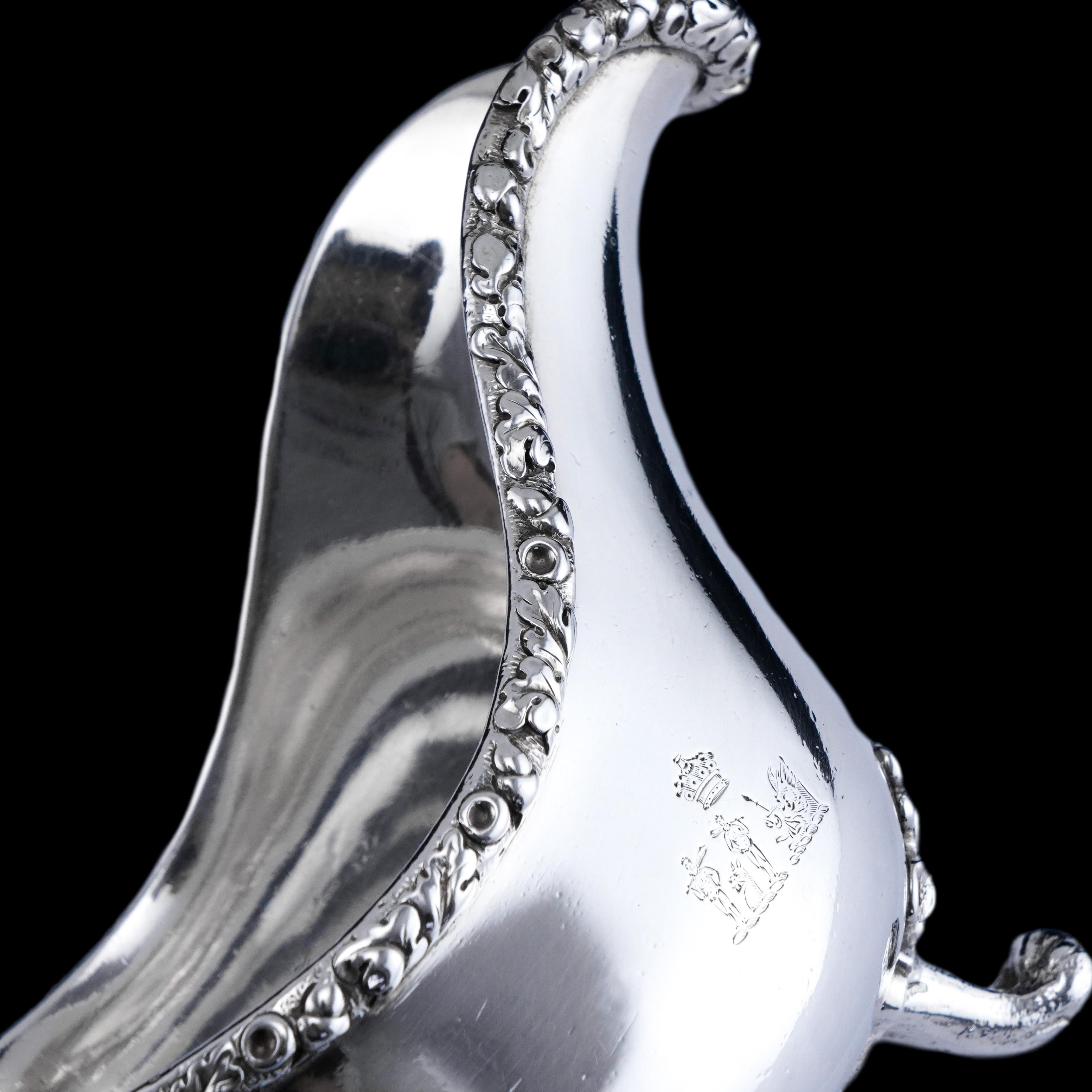 Antico Vittoriano in argento massiccio Naturalistico Sauce Boat Border Ghiandaia Londra 1881 in vendita 2