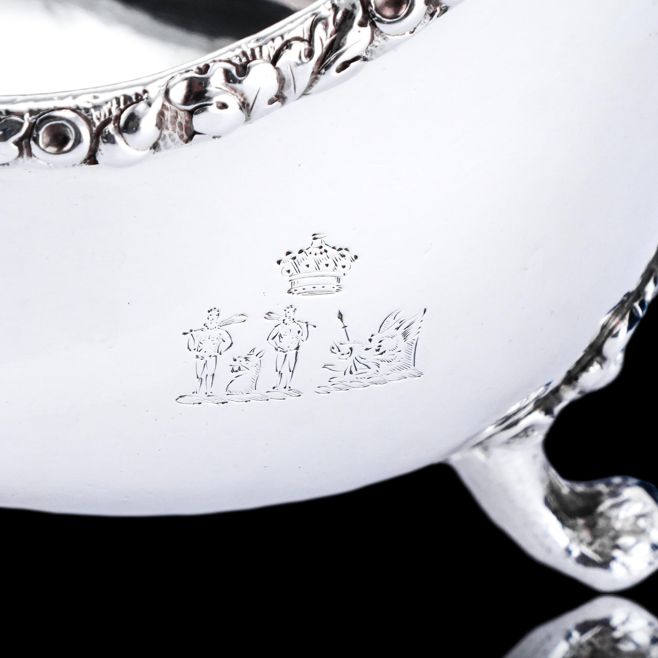 Antico Vittoriano in argento massiccio Naturalistico Sauce Boat Border Ghiandaia Londra 1881 in vendita 3