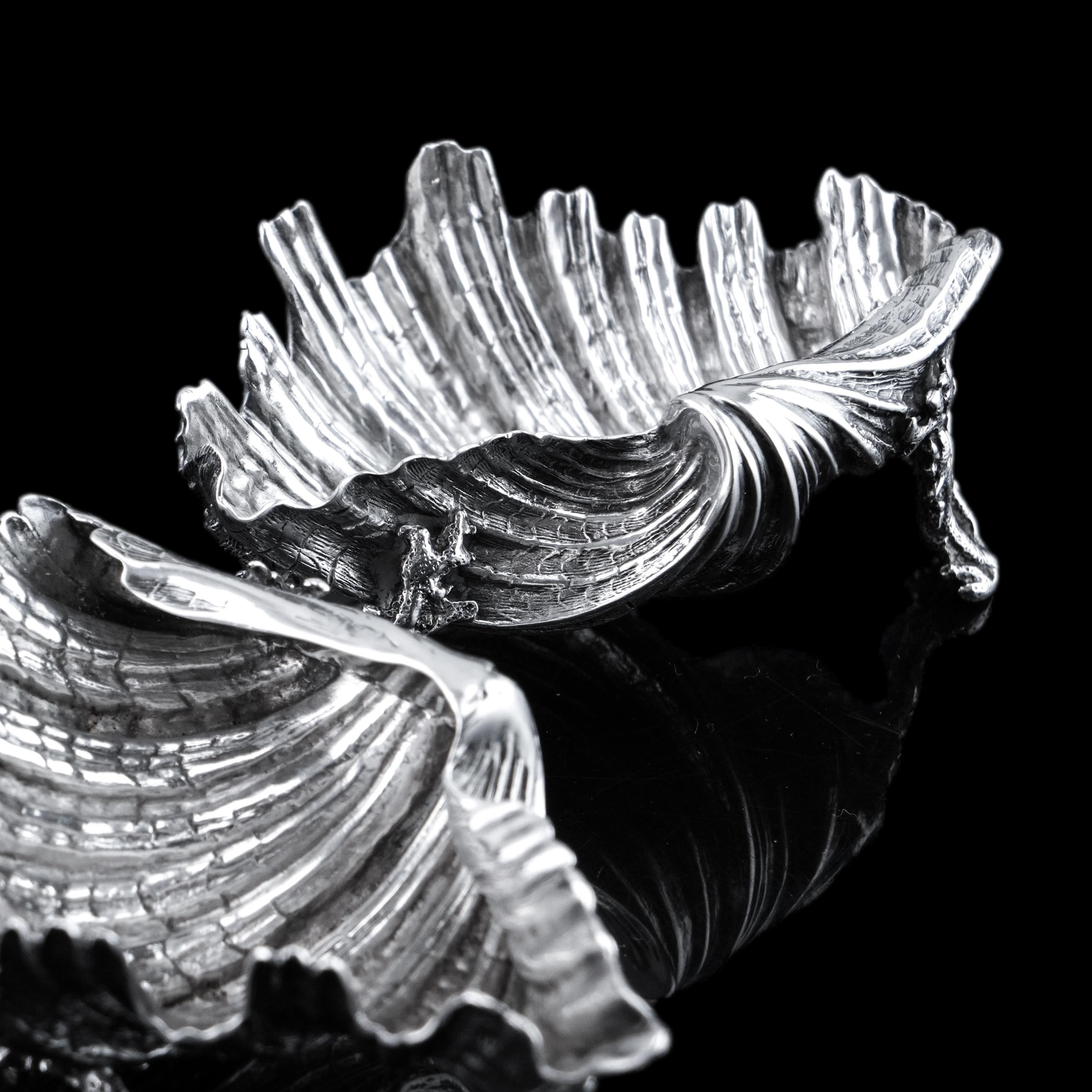 Antiguo par de saleros/mantequilleros victorianos de plata maciza Shell - Stephen Smith 1866 en venta 8