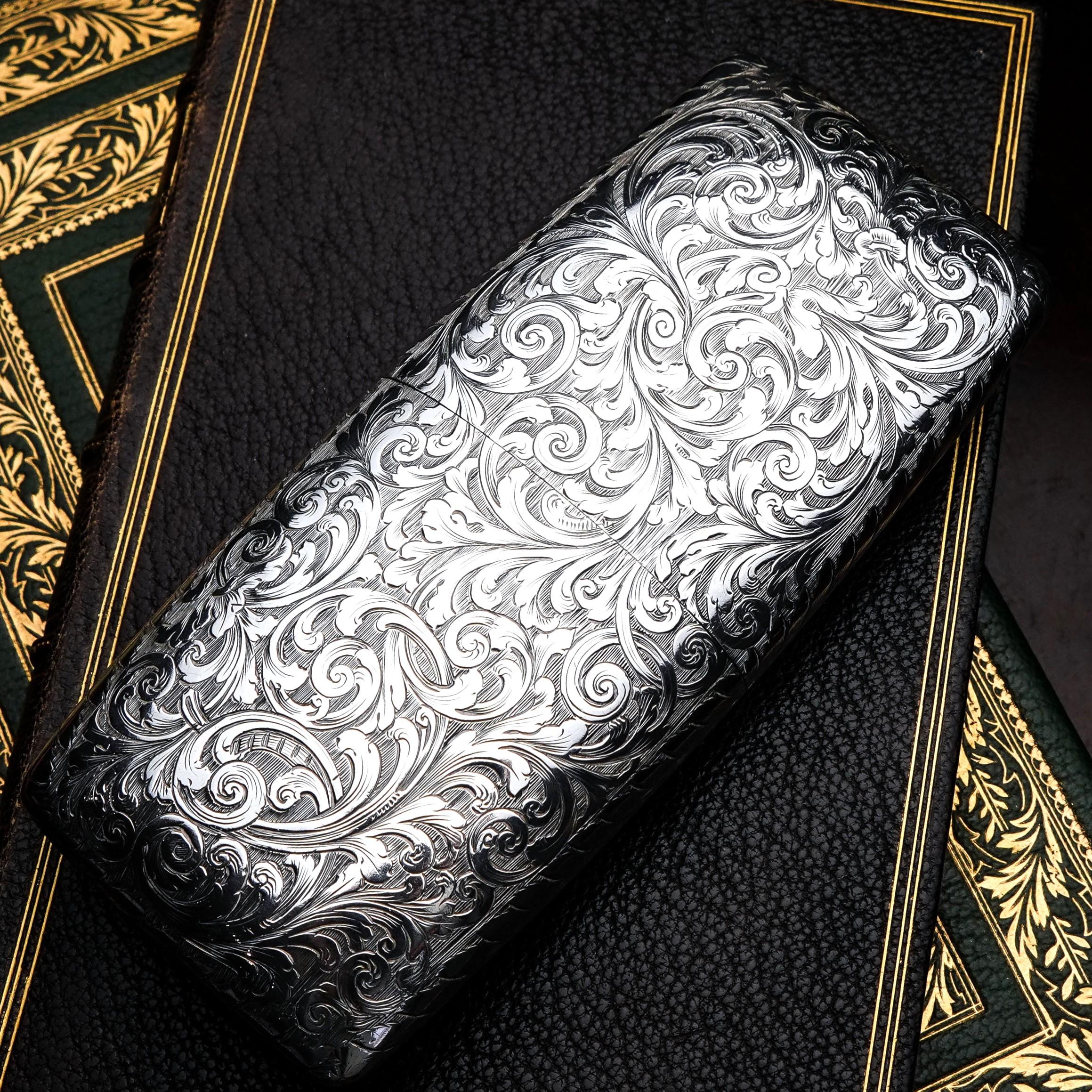 Antique Victorian Solid Sterling Silver Cigar Cheroot Case - Nathaniel Mills 184 In Good Condition For Sale In London, GB
