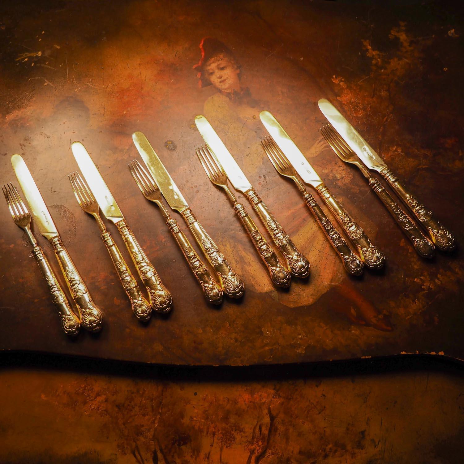 Argento 925 Antico set di 6 coltelli e forchette in argento massiccio vittoriano dorato - 1839 in vendita