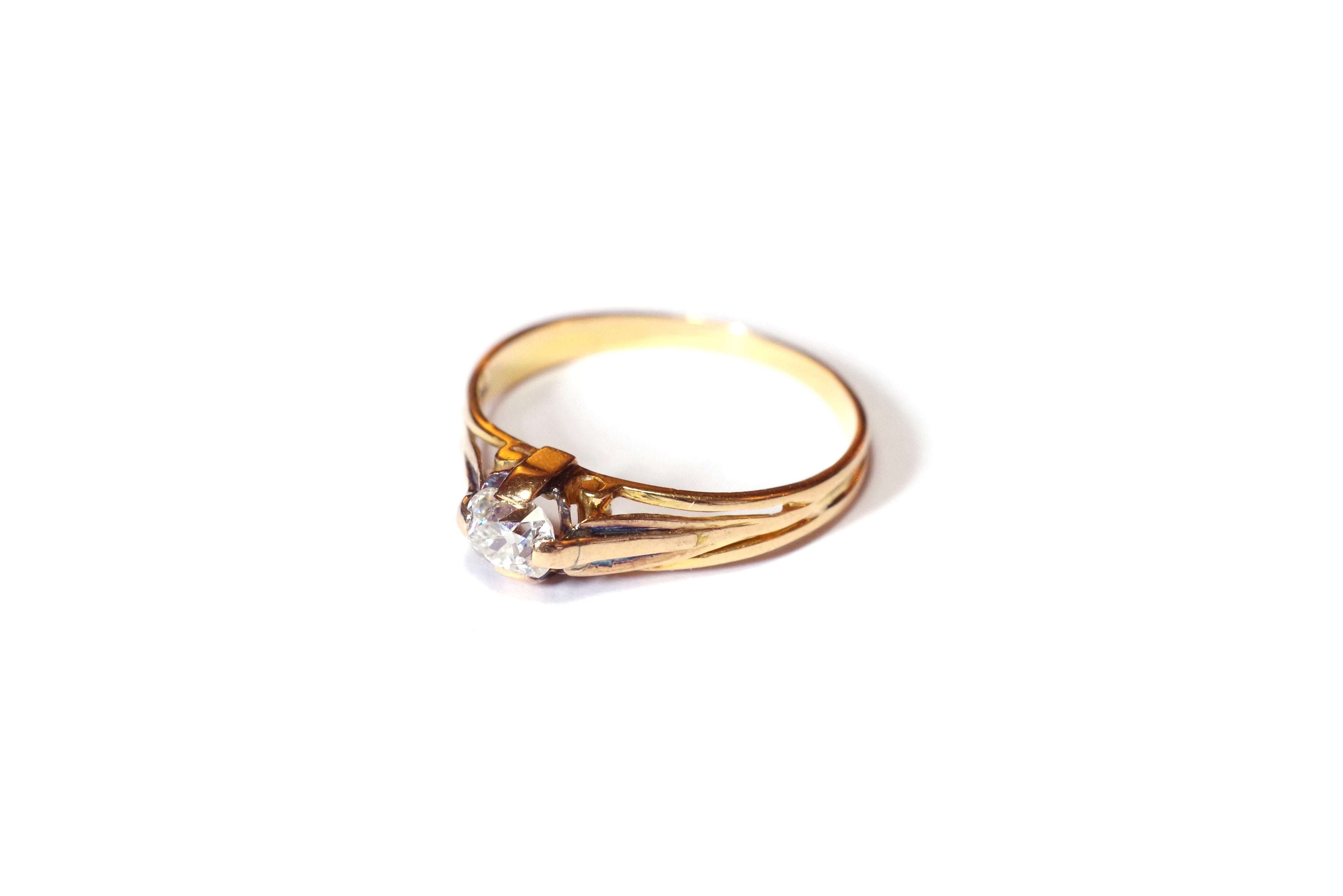 Late Victorian Antique Victorian Solitaire Diamond Ring in 18 Karat Pink Gold, Wedding Ring For Sale
