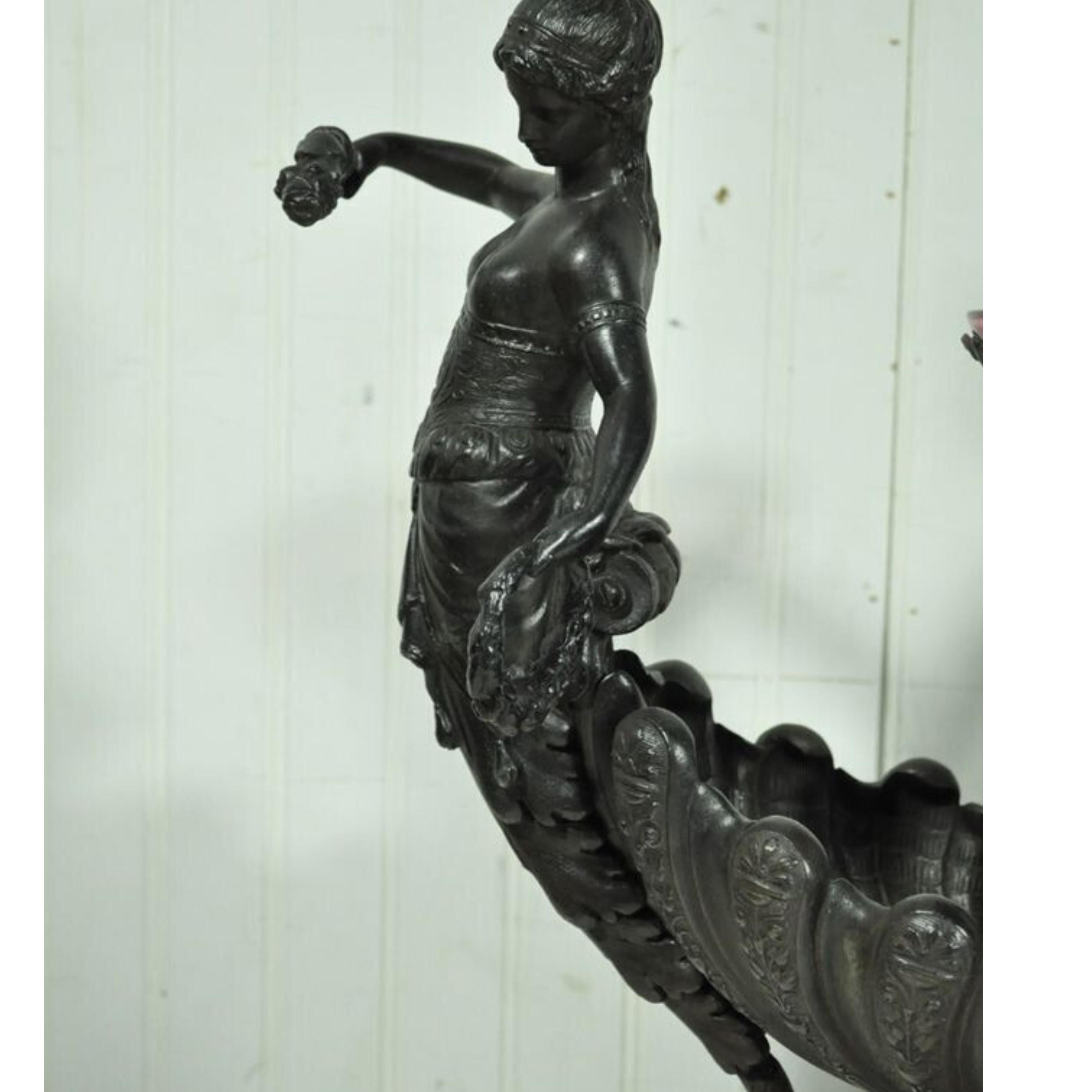 Antiquité Victorienne Spelter & Marble Figural Mermaid Centerpiece Bowl Vase Epergne Bon état - En vente à Philadelphia, PA
