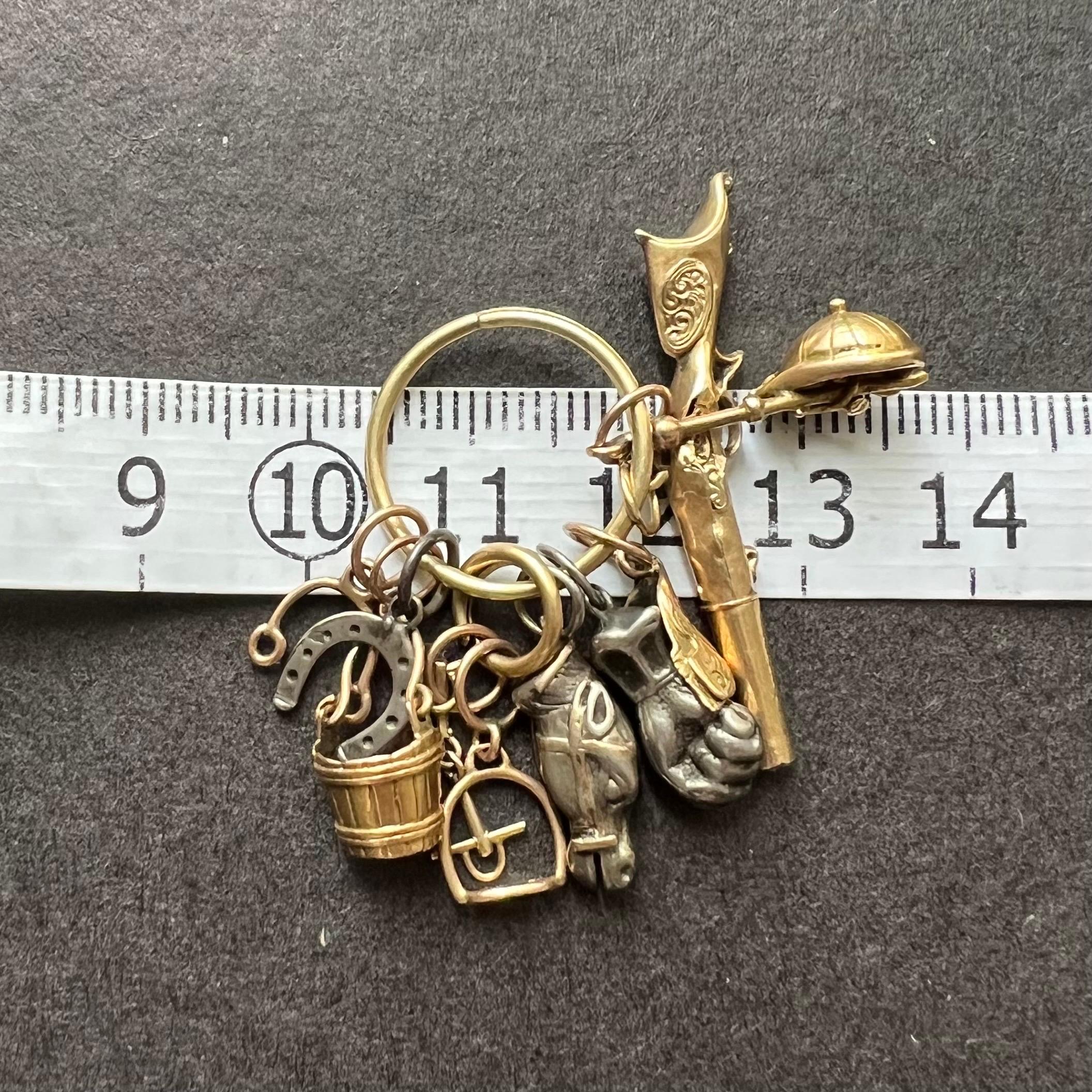 Antico anello vittoriano con charms equestri in vendita 4
