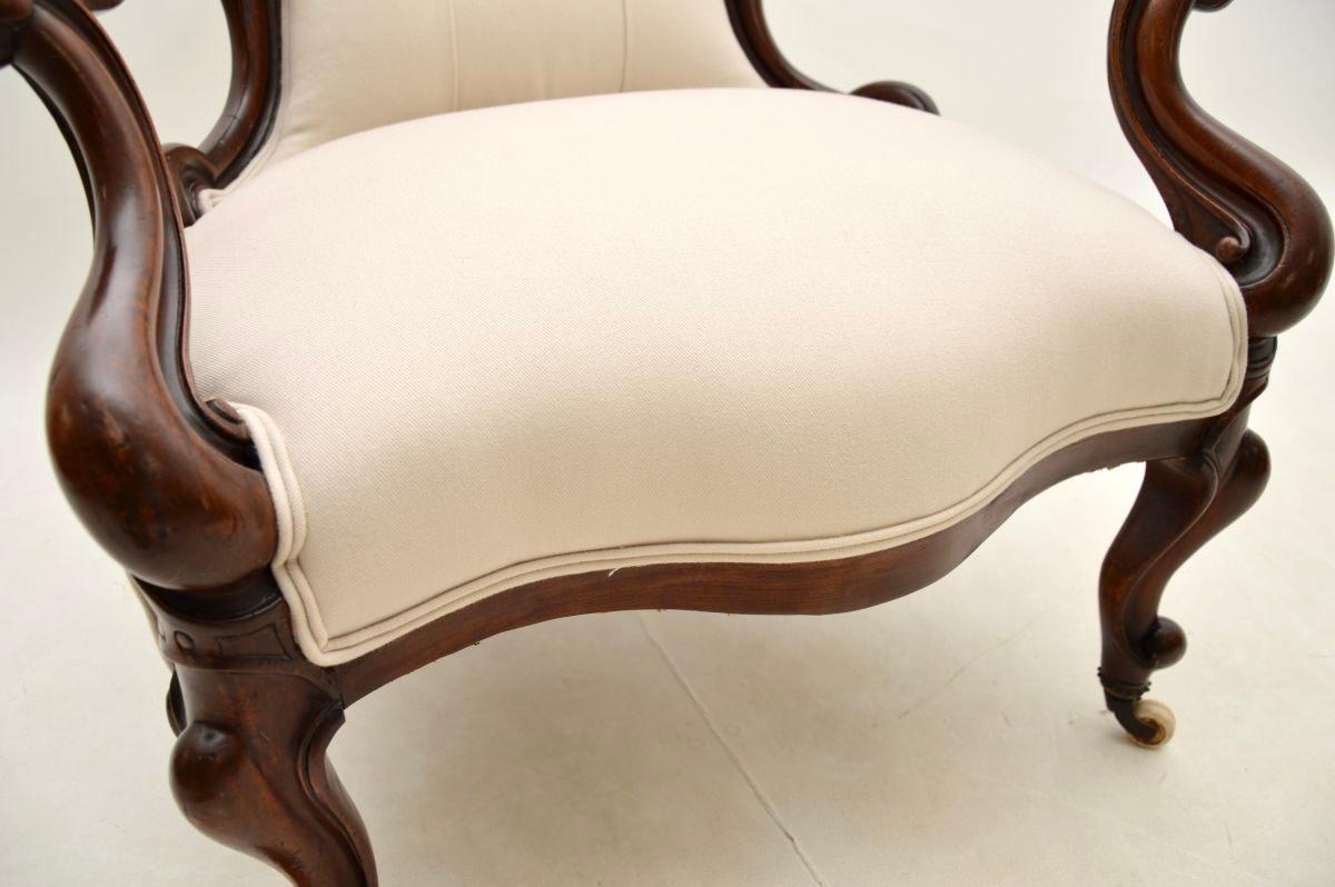 Sillón antiguo victoriano con respaldo de cuchara en venta 3