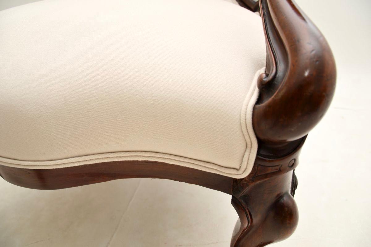 Sillón antiguo victoriano con respaldo de cuchara en venta 4