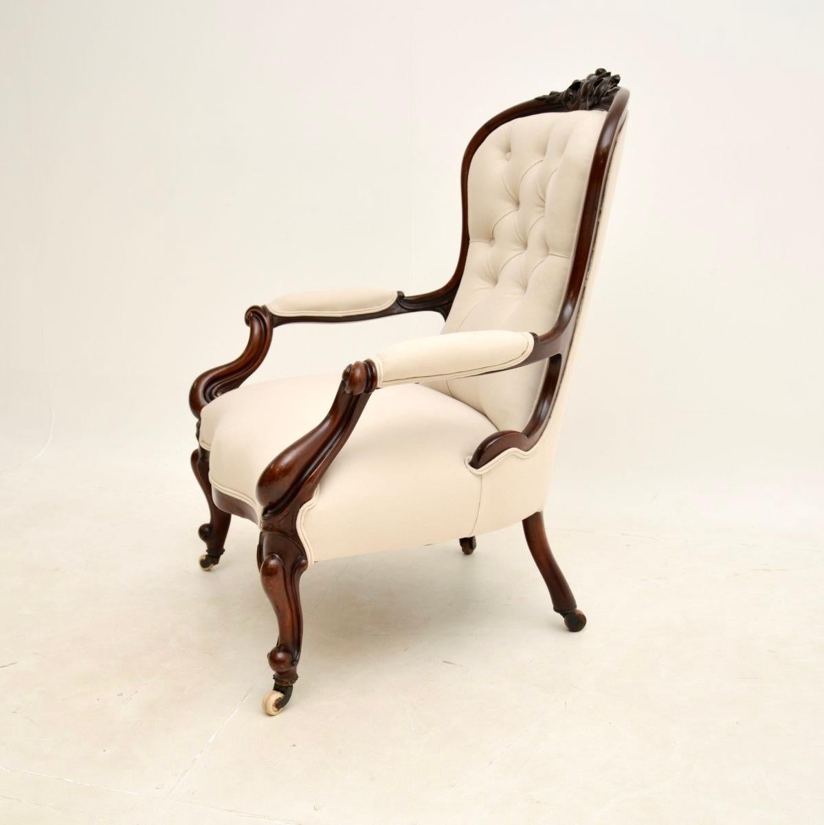 Antique Victorian Spoon Back Armchair In Good Condition For Sale In London, GB