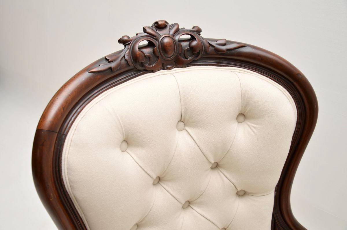 Sillón antiguo victoriano con respaldo de cuchara Tela en venta