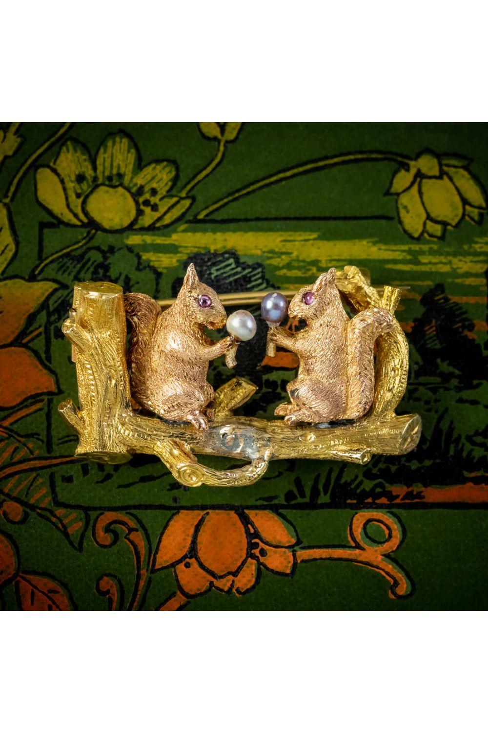 Antique Victorian Squirrel Brooch Pearl Acorns in 18 Carat Gold For Sale 2