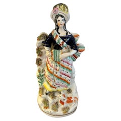 Antica figura vittoriana dello Staffordshire a schiena piatta