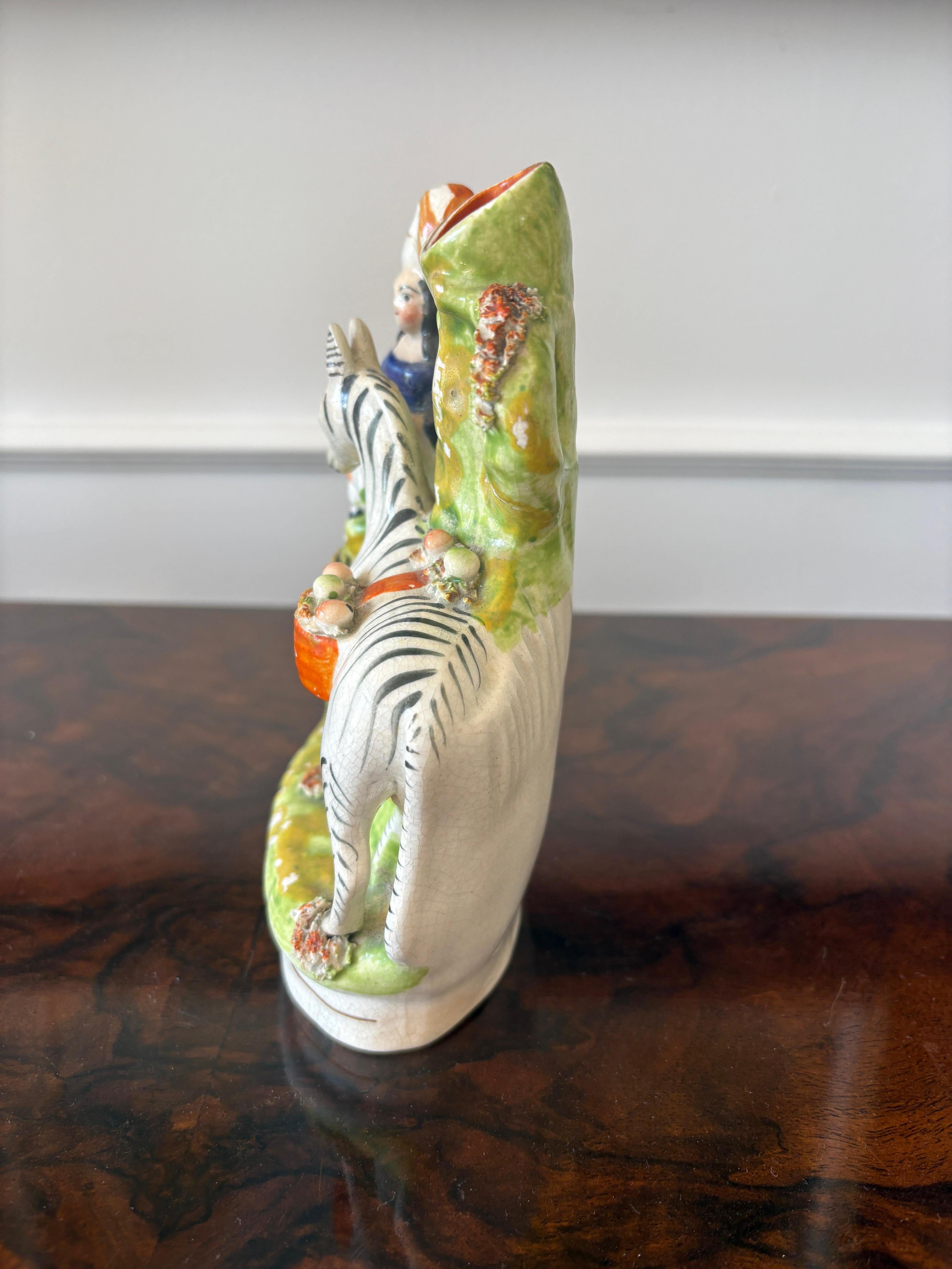 Céramique Ancienne figurine victorienne du Staffordshire à dos plat en vente