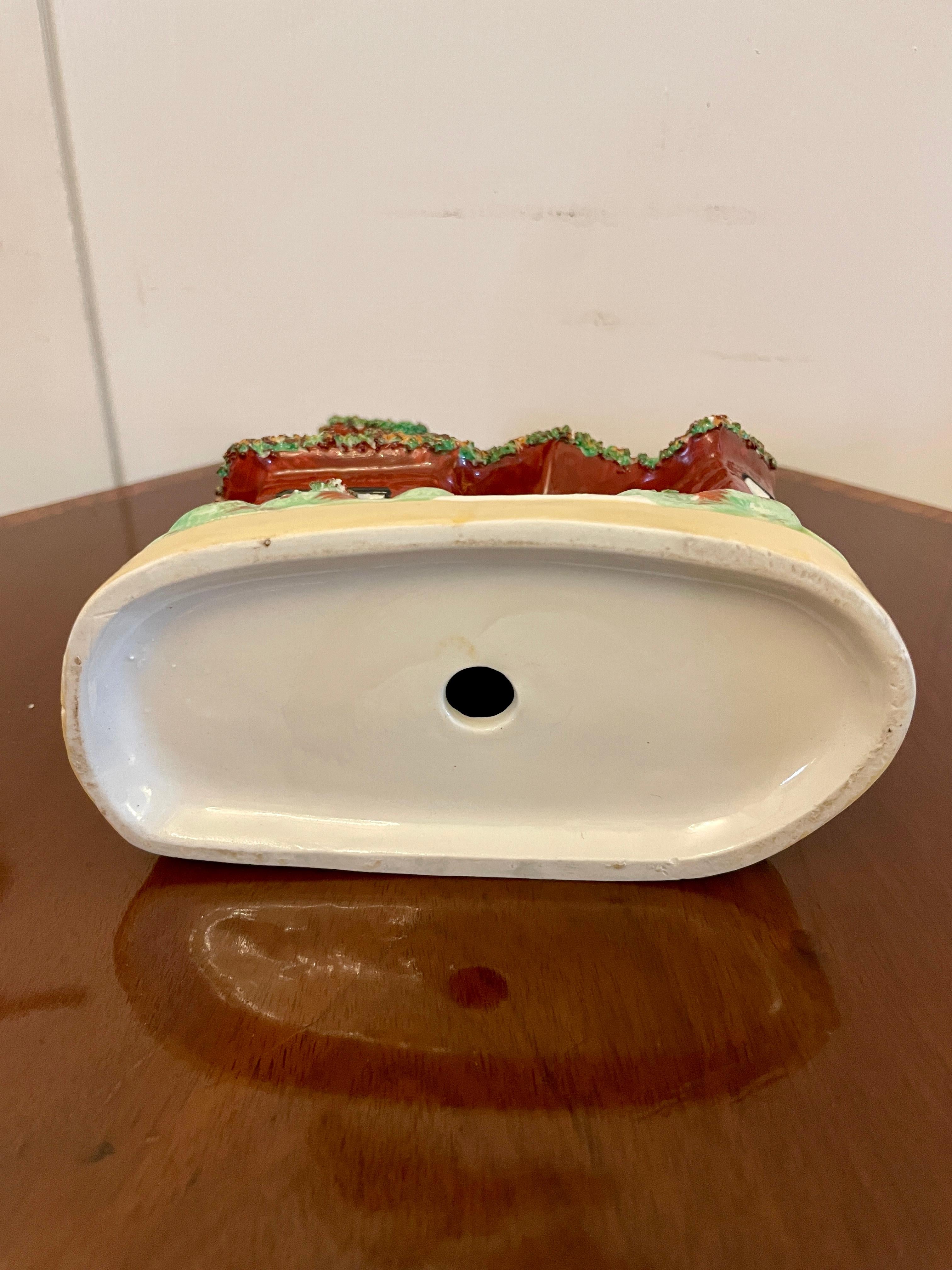 Antica casa vittoriana dello Staffordshire a dorso piatto In condizioni buone in vendita a Suffolk, GB