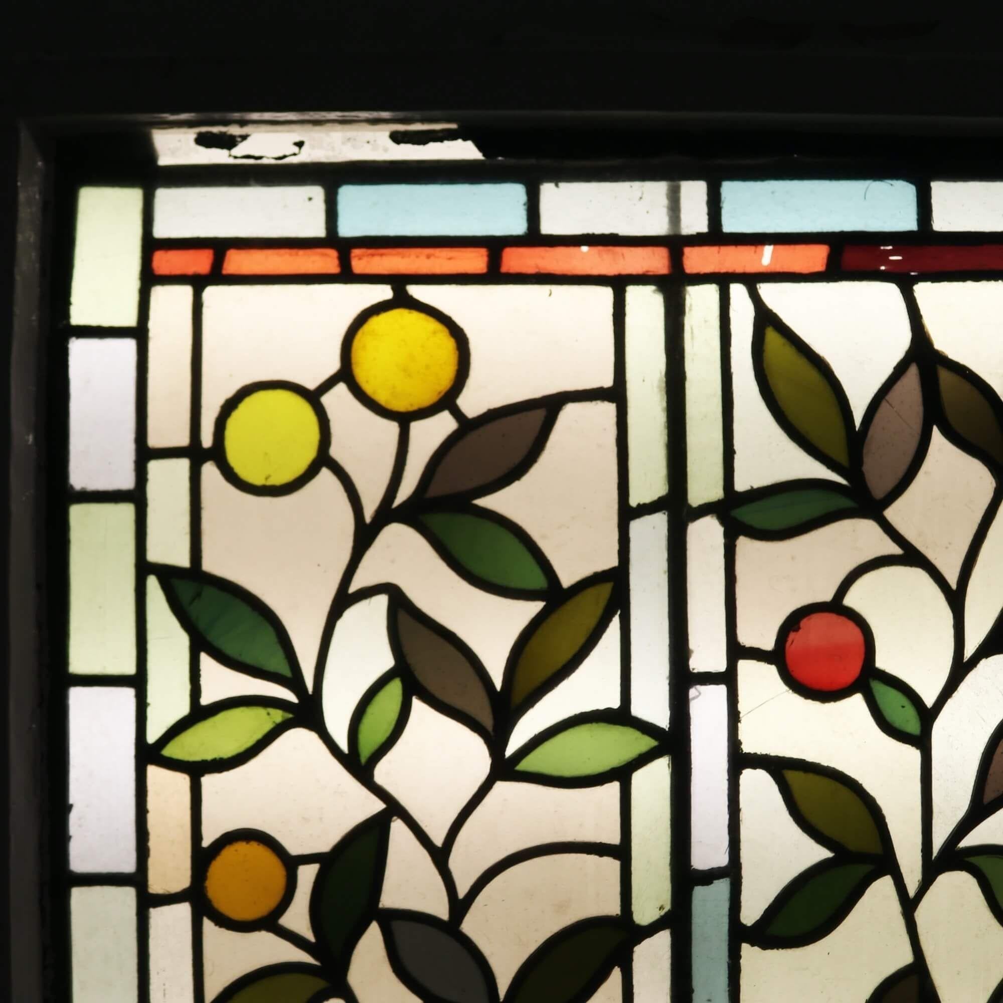 Antikes viktorianisches Buntglasfenster mit früchtendem Laub (Englisch) im Angebot