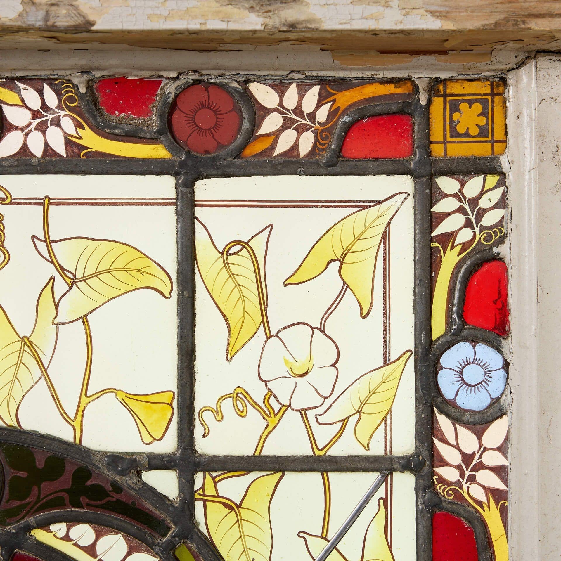 Antigua vidriera victoriana con monograma Inglés en venta