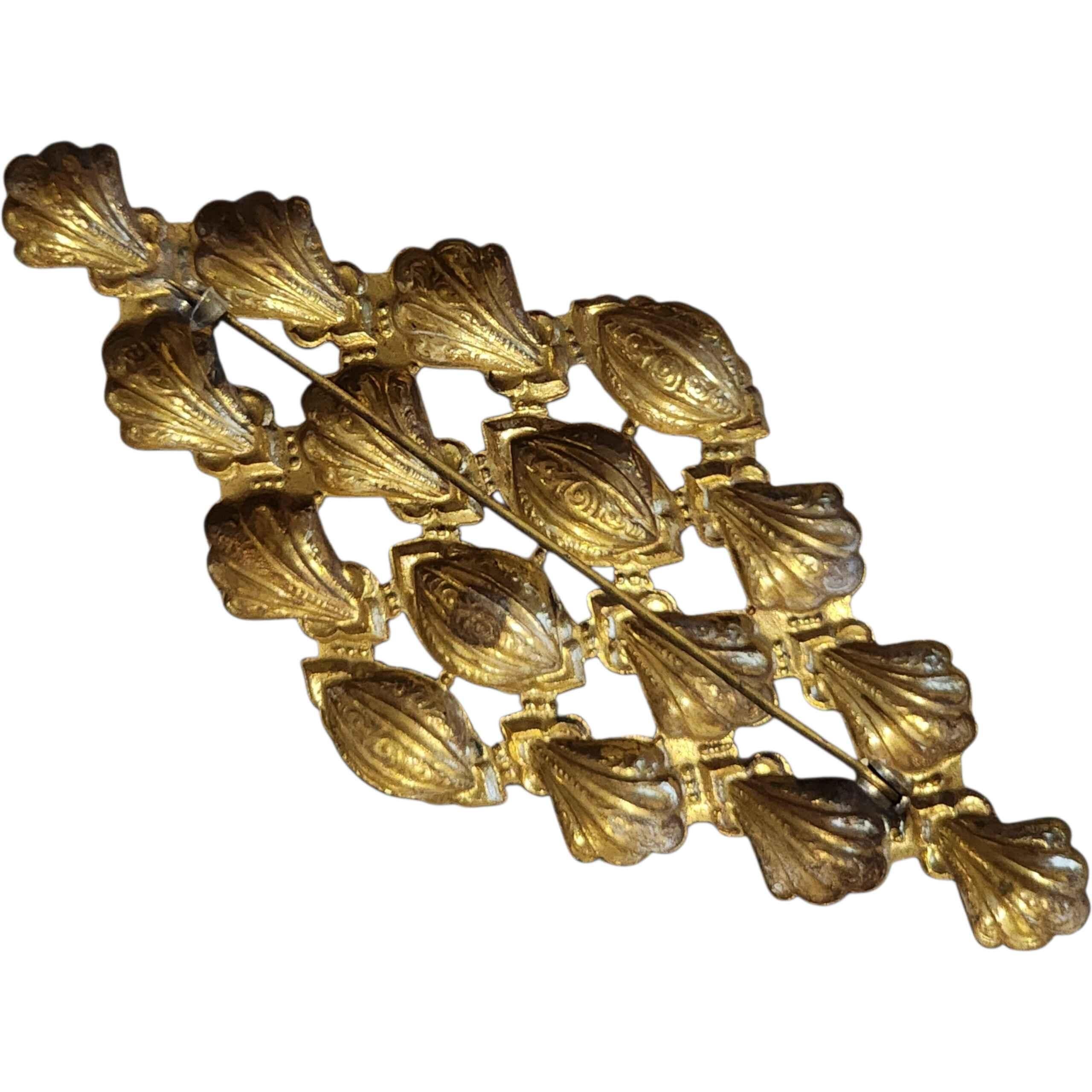 Antique Victorian Stamped Brass Openwork Brooch with Shell & Foliate Motifs In Good Condition For Sale In Milford, DE