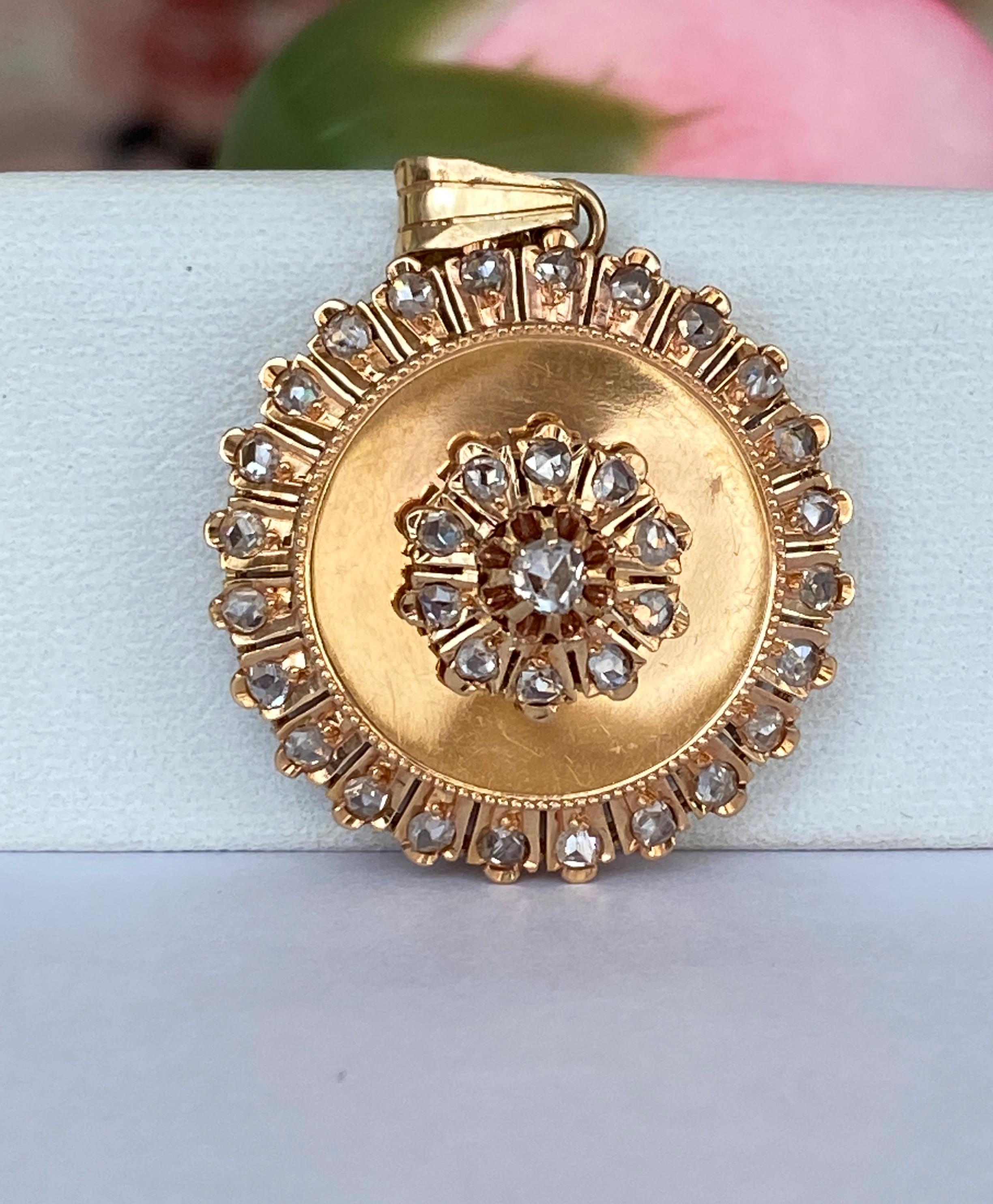 Taille rose Pendentif en or 14 carats avec motif floral victorien antique et diamant taillé en rose en vente