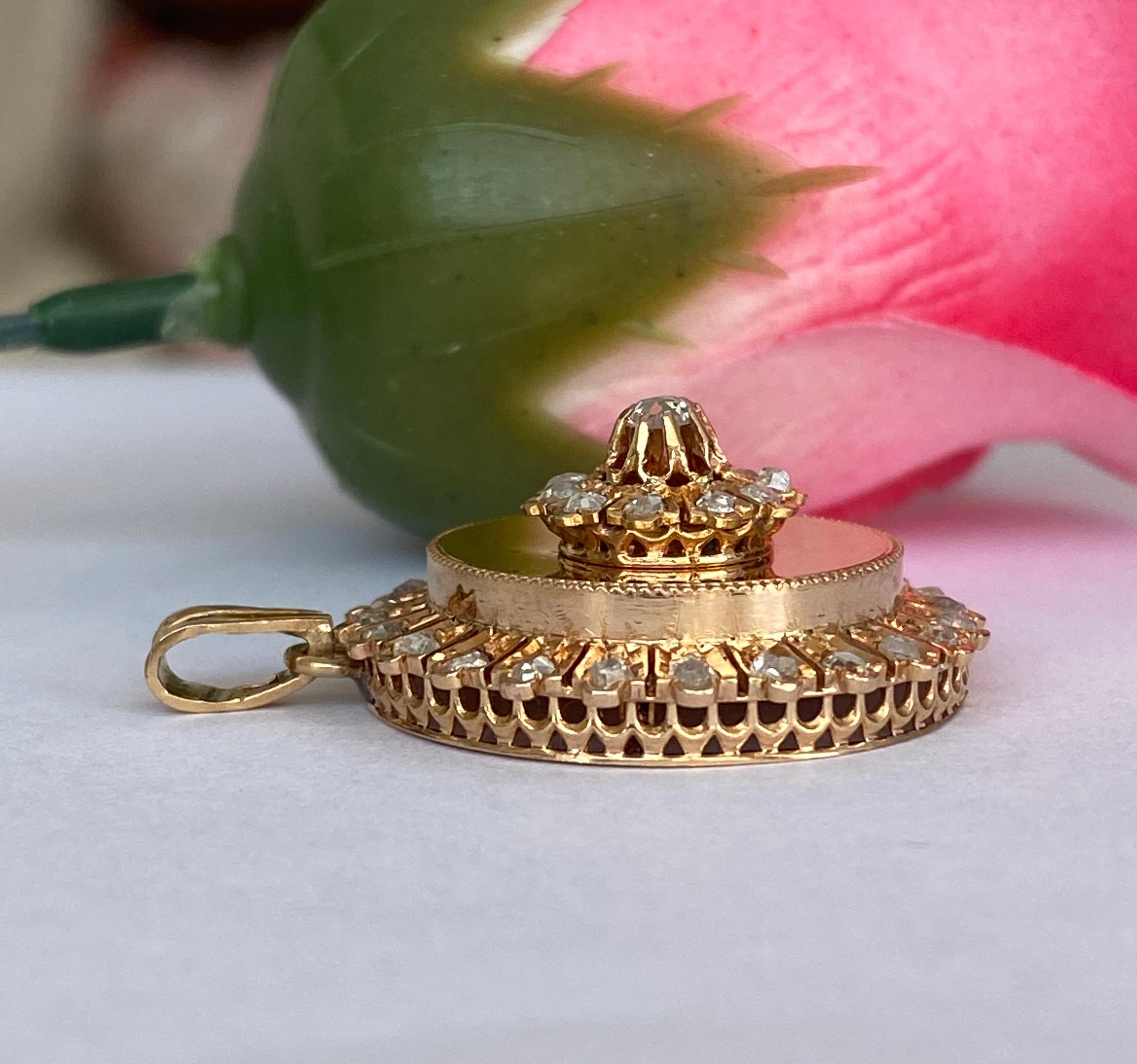 Pendentif en or 14 carats avec motif floral victorien antique et diamant taillé en rose en vente 1