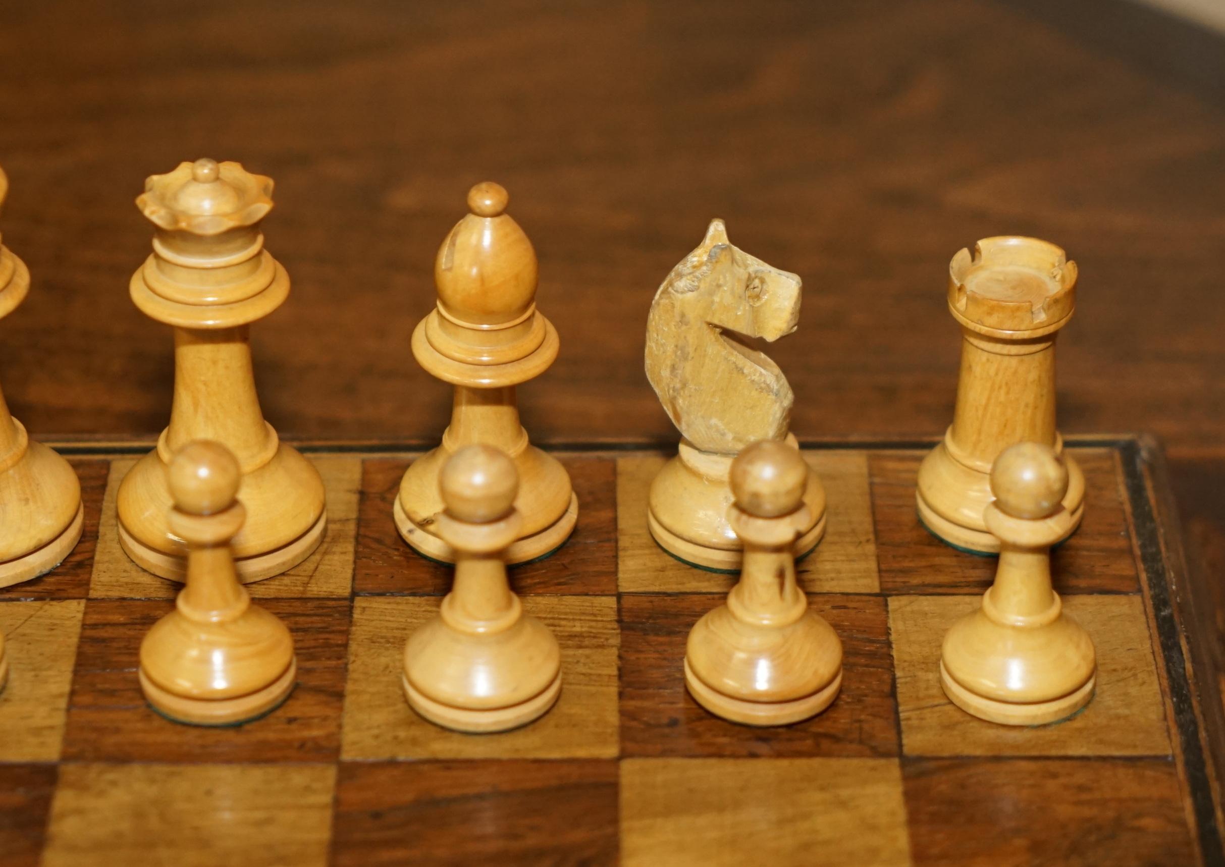 ANTIQUE ViCTORIAN STAUNTON CHESS SET IN HARDWOOD BOX WALNUT HARDWOOD CHESSBOARD For Sale 2