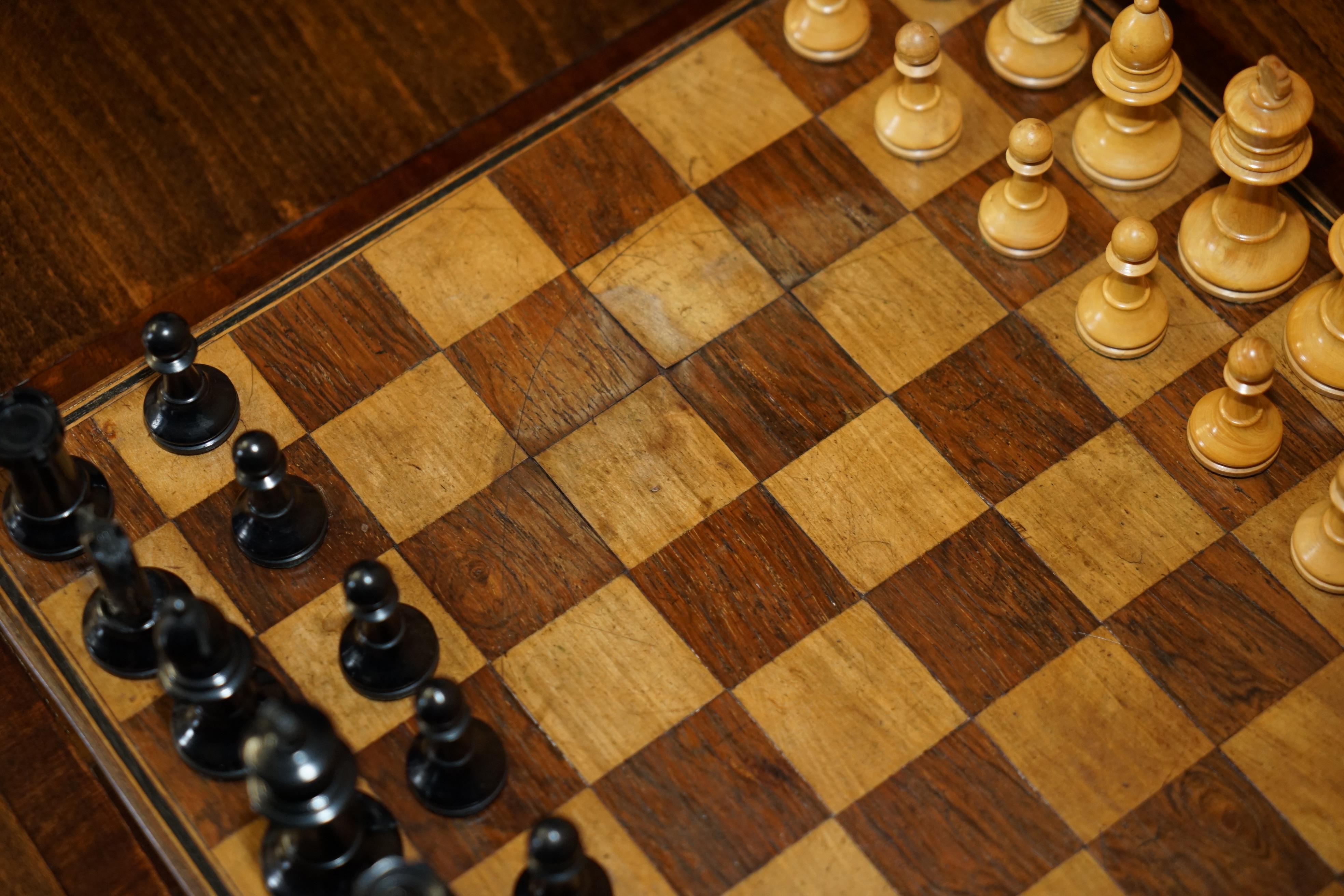 ANTIQUE ViCTORIAN STAUNTON CHESS SET IN HARDWOOD BOX WALNUT HARDWOOD CHESSBOARD For Sale 4