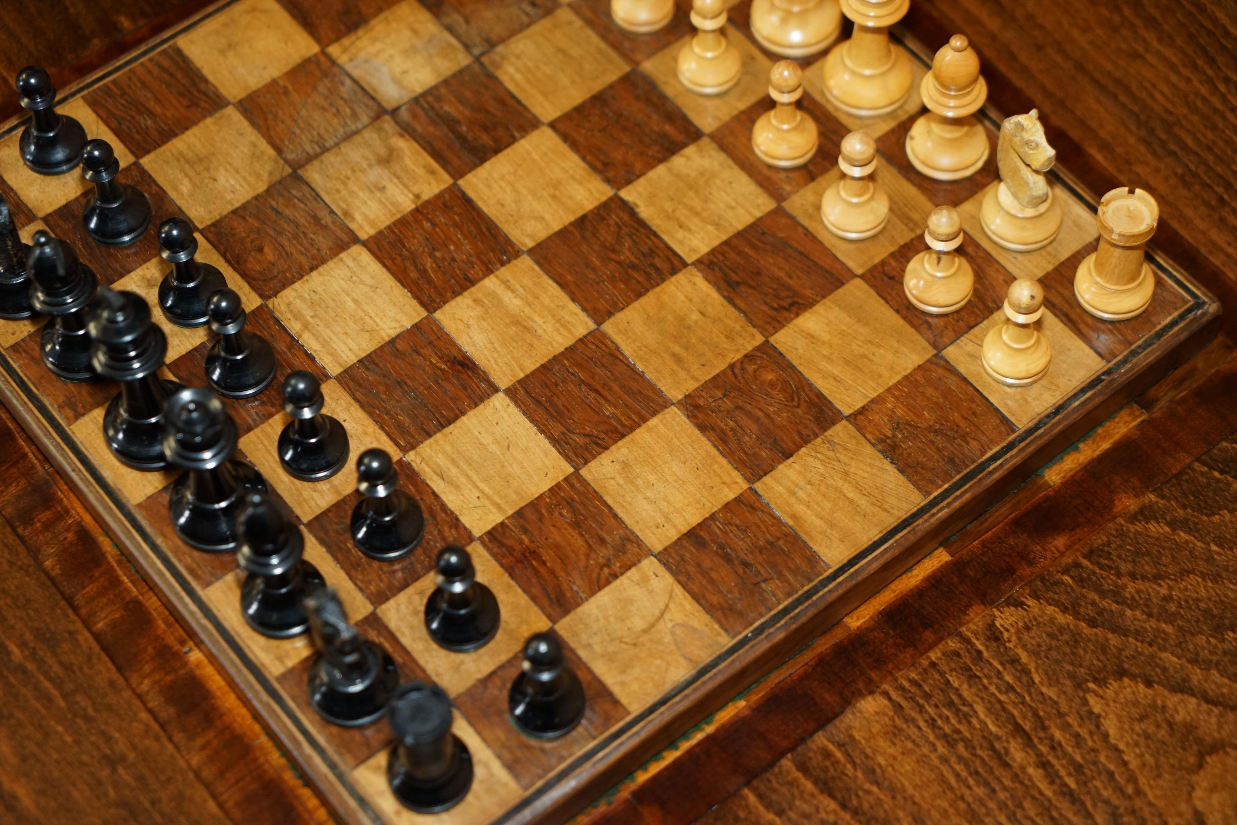 ANTIQUE ViCTORIAN STAUNTON CHESS SET IN HARDWOOD BOX WALNUT HARDWOOD CHESSBOARD For Sale 5