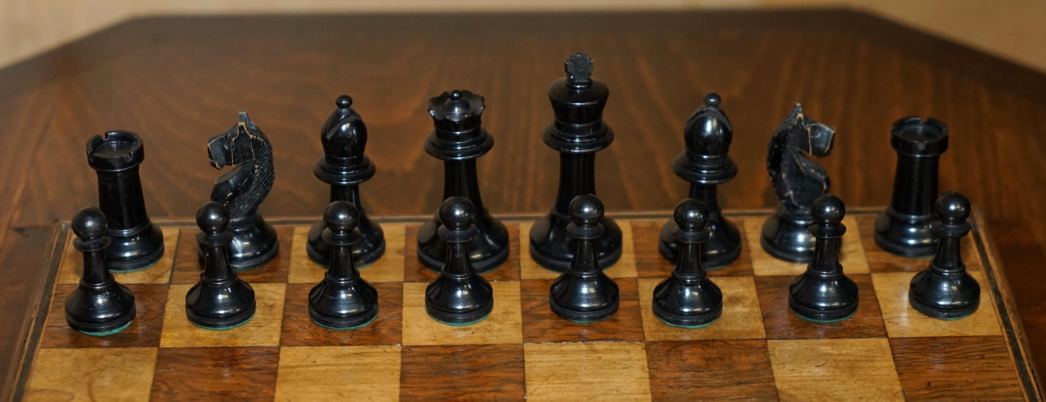 Victorian ANTIQUE ViCTORIAN STAUNTON CHESS SET IN HARDWOOD BOX WALNUT HARDWOOD CHESSBOARD For Sale