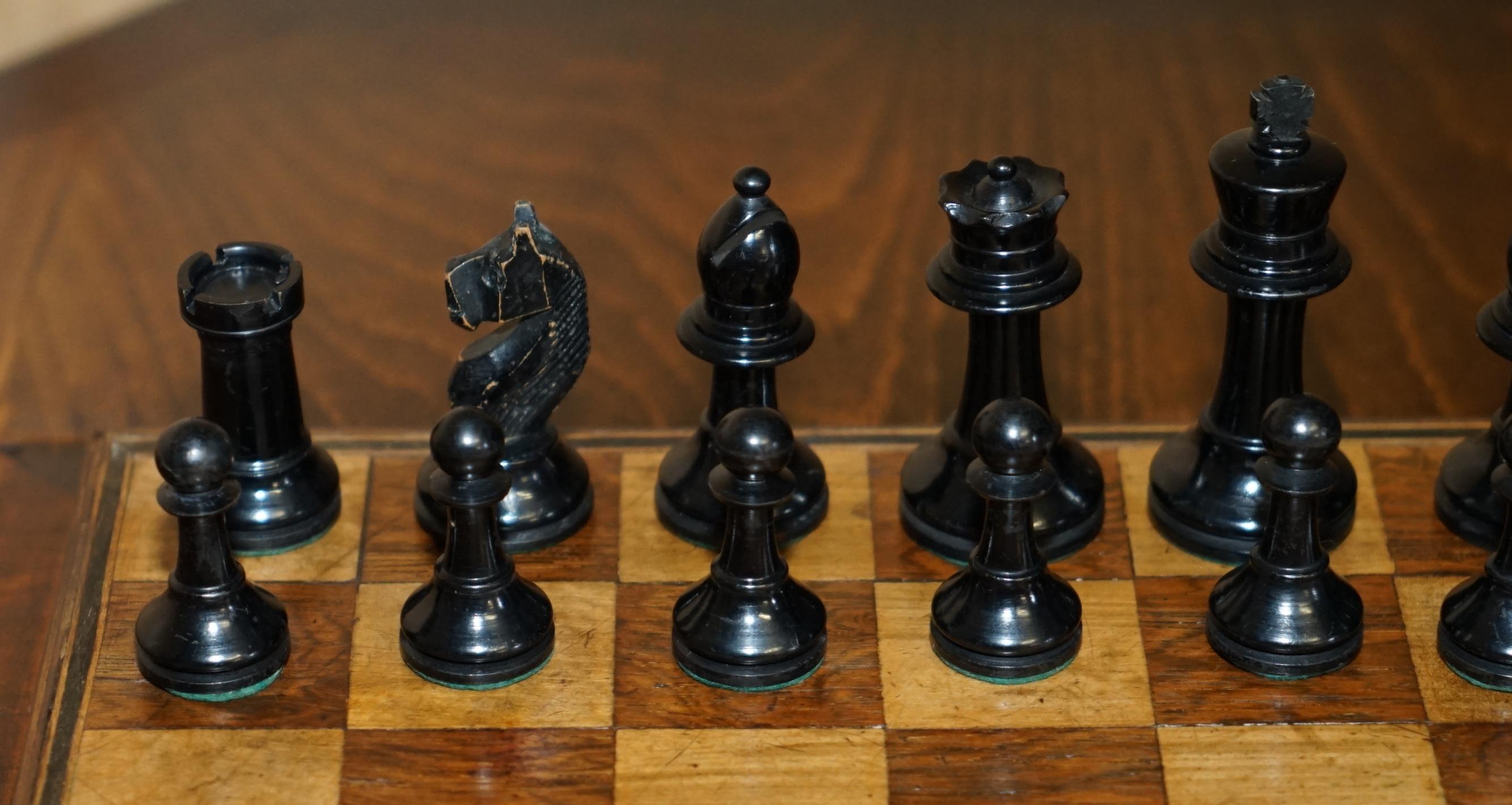 English ANTIQUE ViCTORIAN STAUNTON CHESS SET IN HARDWOOD BOX WALNUT HARDWOOD CHESSBOARD For Sale