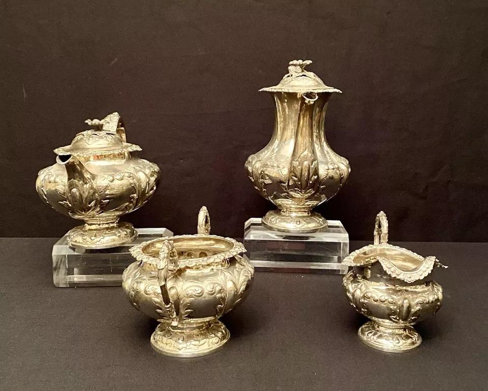 Service à thé victorien ancien de 4 pièces en argent sterling Londres 1846 par William Hunter en vente 1