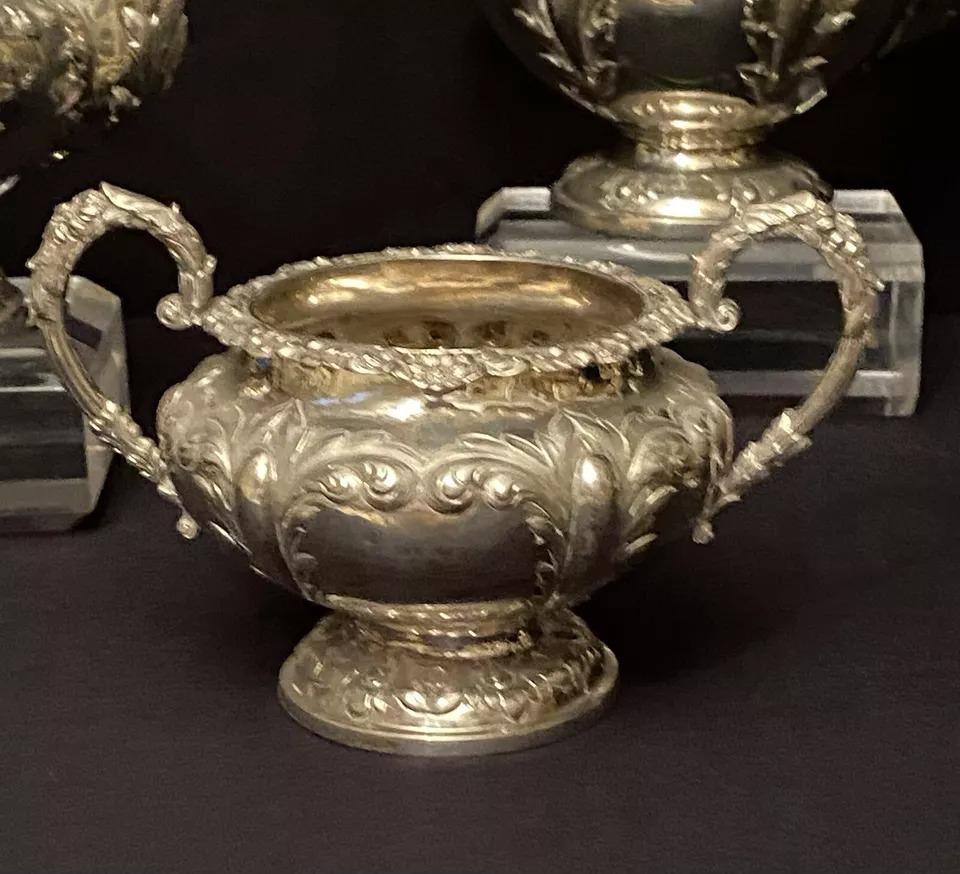 Service à thé victorien ancien de 4 pièces en argent sterling Londres 1846 par William Hunter en vente 3