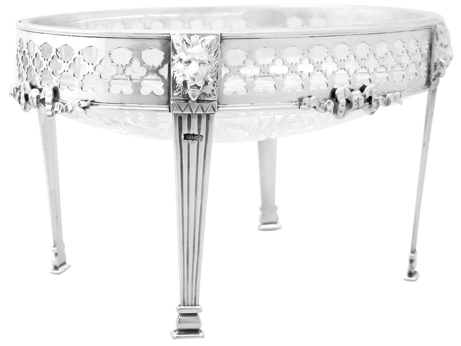 Fin du XIXe siècle Centre de table victorien ancien en argent sterling et verre taillé en vente