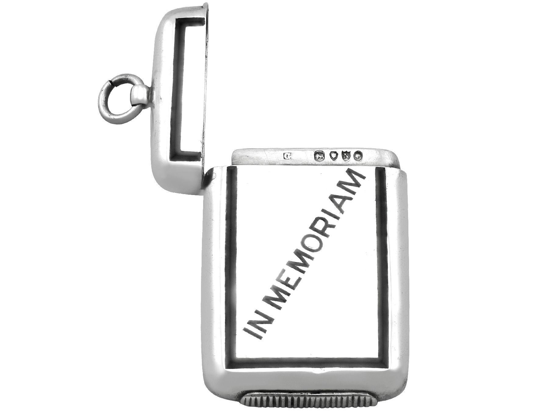 Estuche victoriano de plata de ley y esmalte Vesta Fines del siglo XIX en venta