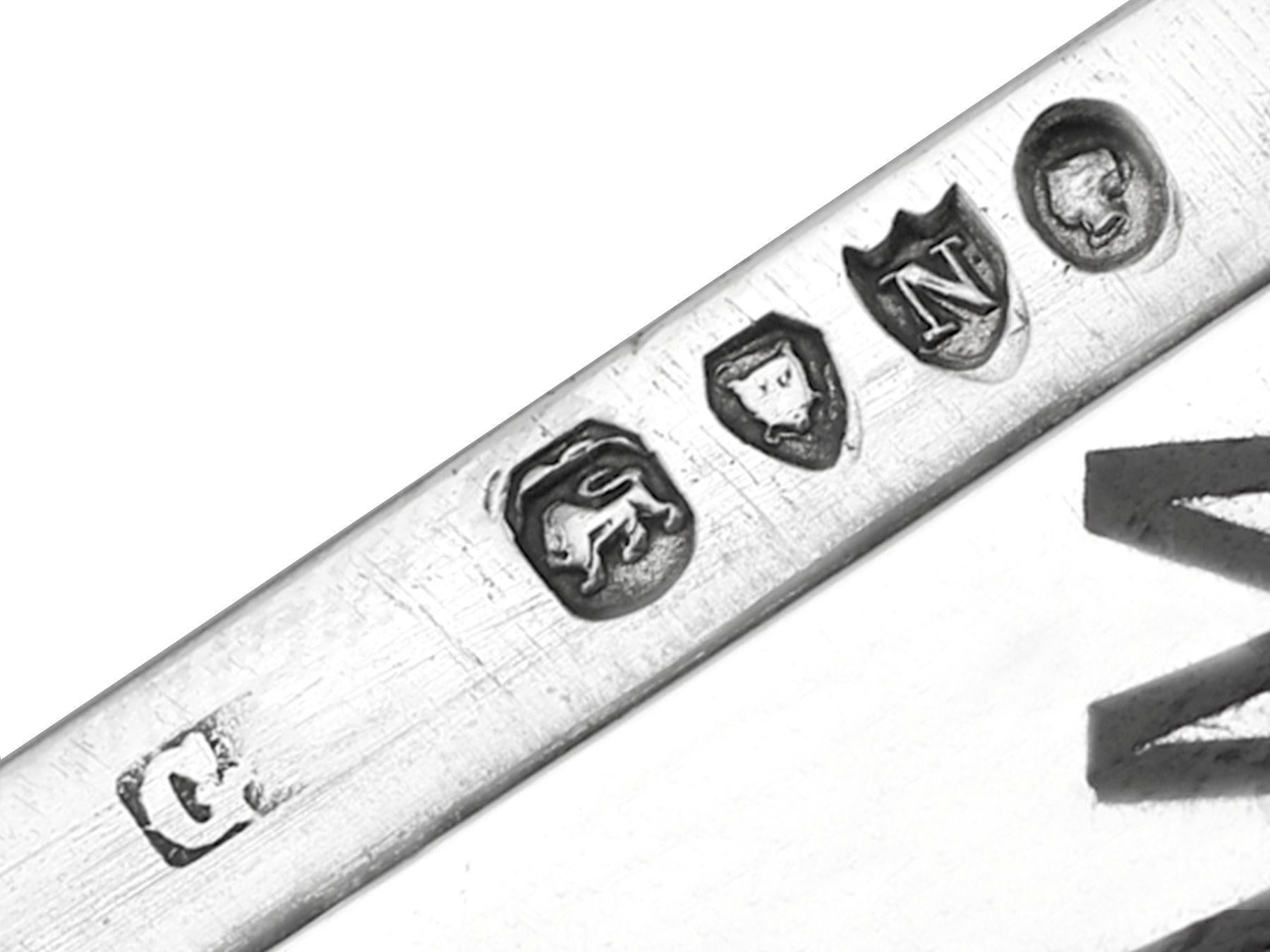 Estuche victoriano de plata de ley y esmalte Vesta Plata esterlina en venta