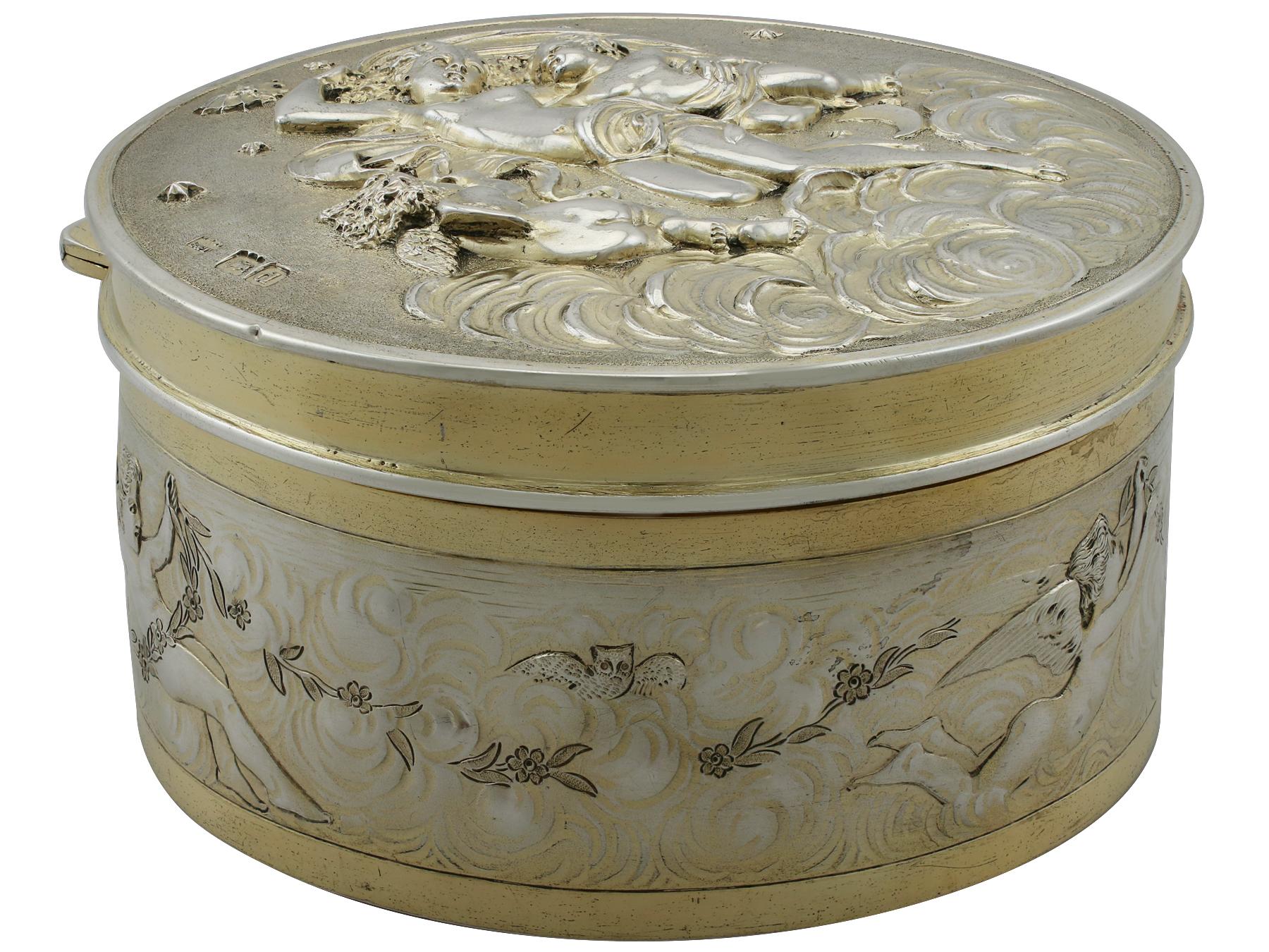 Antique Victorian Sterling Silver and Gilt Box In Excellent Condition In Jesmond, Newcastle Upon Tyne