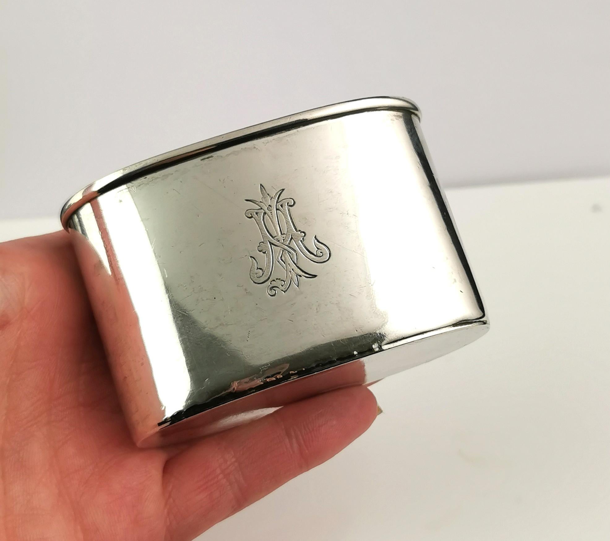 Antique Victorian sterling silver and glass hip flask  For Sale 3