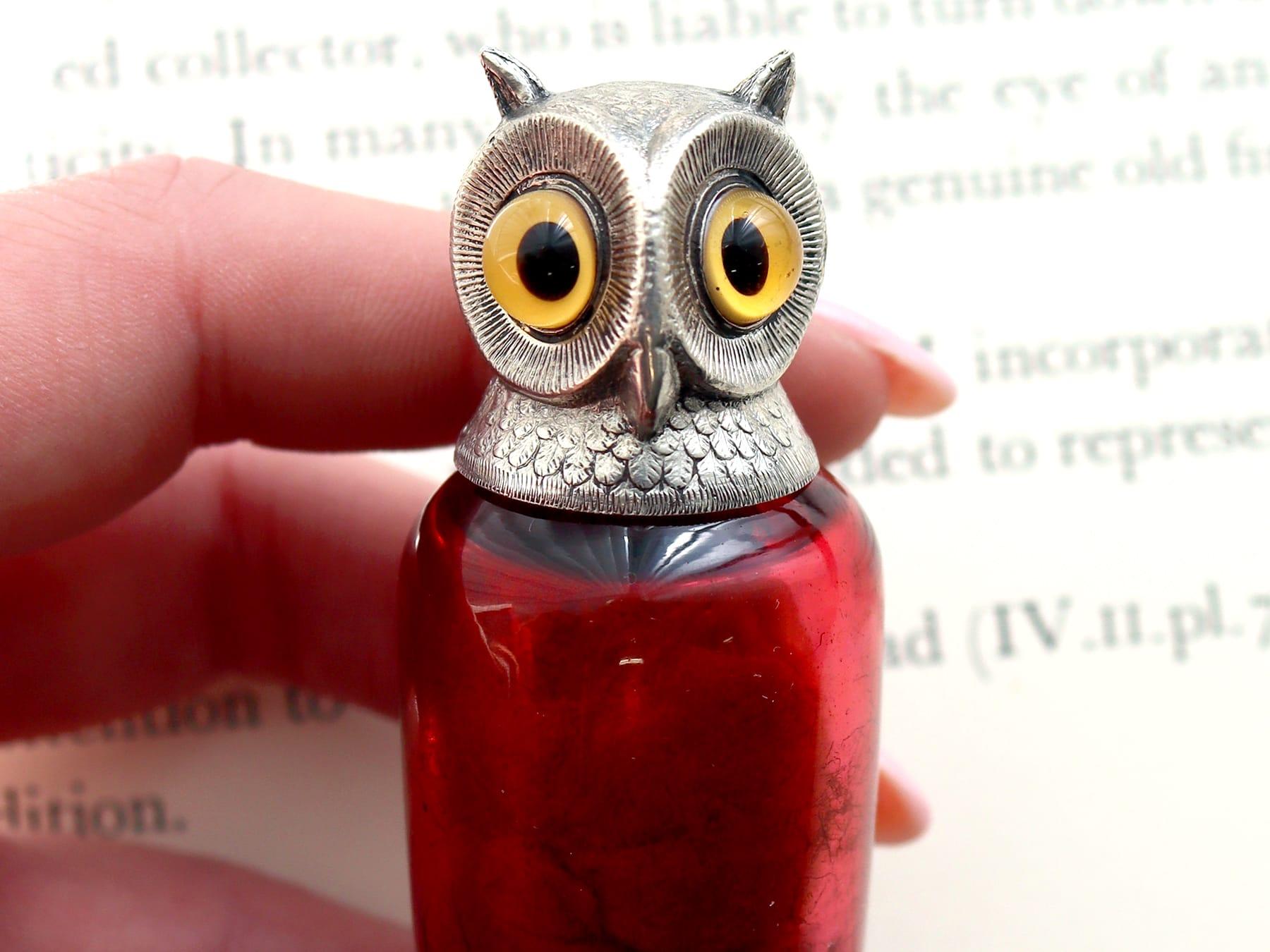 Antique Victorian Sterling Silver and Glass Owl Scent Bottle (1889) In Excellent Condition For Sale In Jesmond, Newcastle Upon Tyne