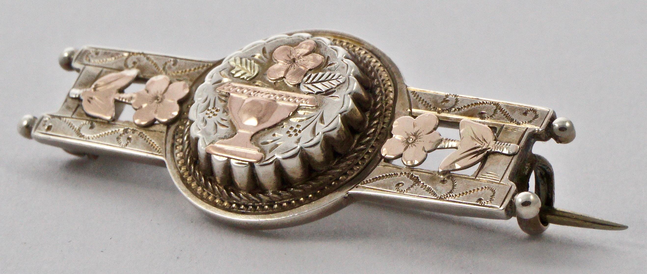 Antique Victorian Sterling Silver and Gold Vase and Flower Bar Brooch In Good Condition For Sale In London, GB